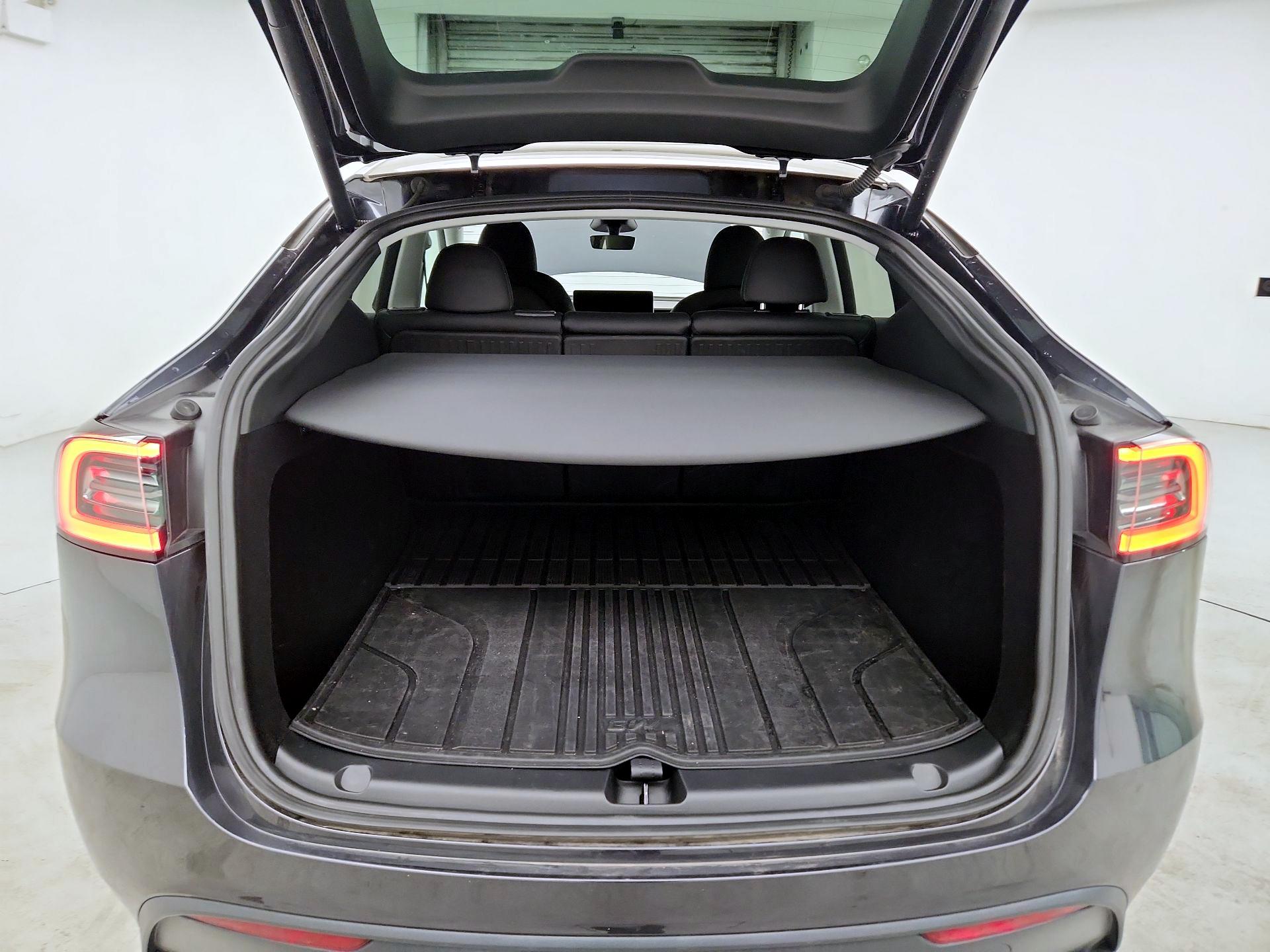 Thumbnail: 2024 Tesla Model Y - 17