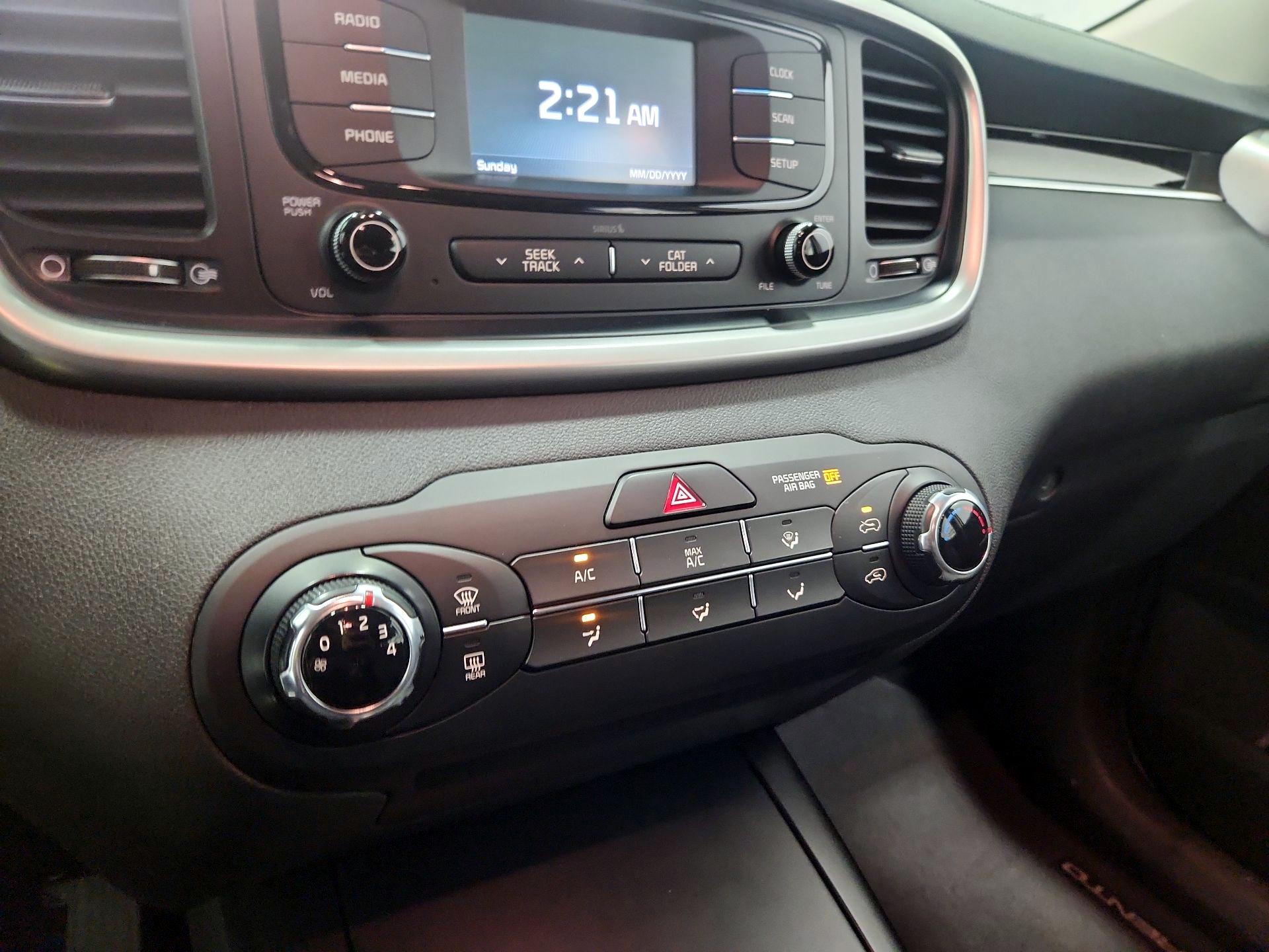 Thumbnail: 2017 Kia Sorento - 16