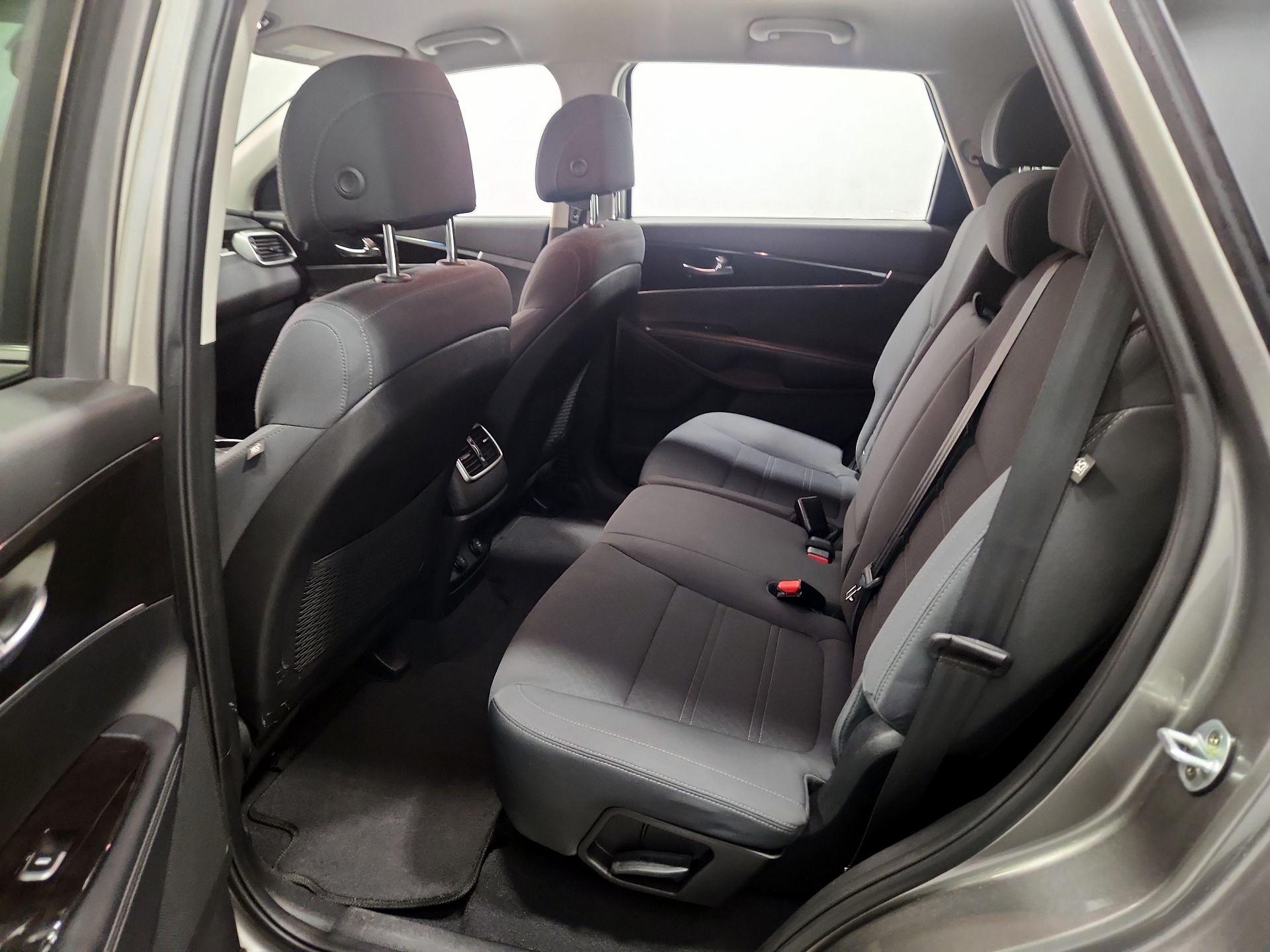 Thumbnail: 2017 Kia Sorento - 19