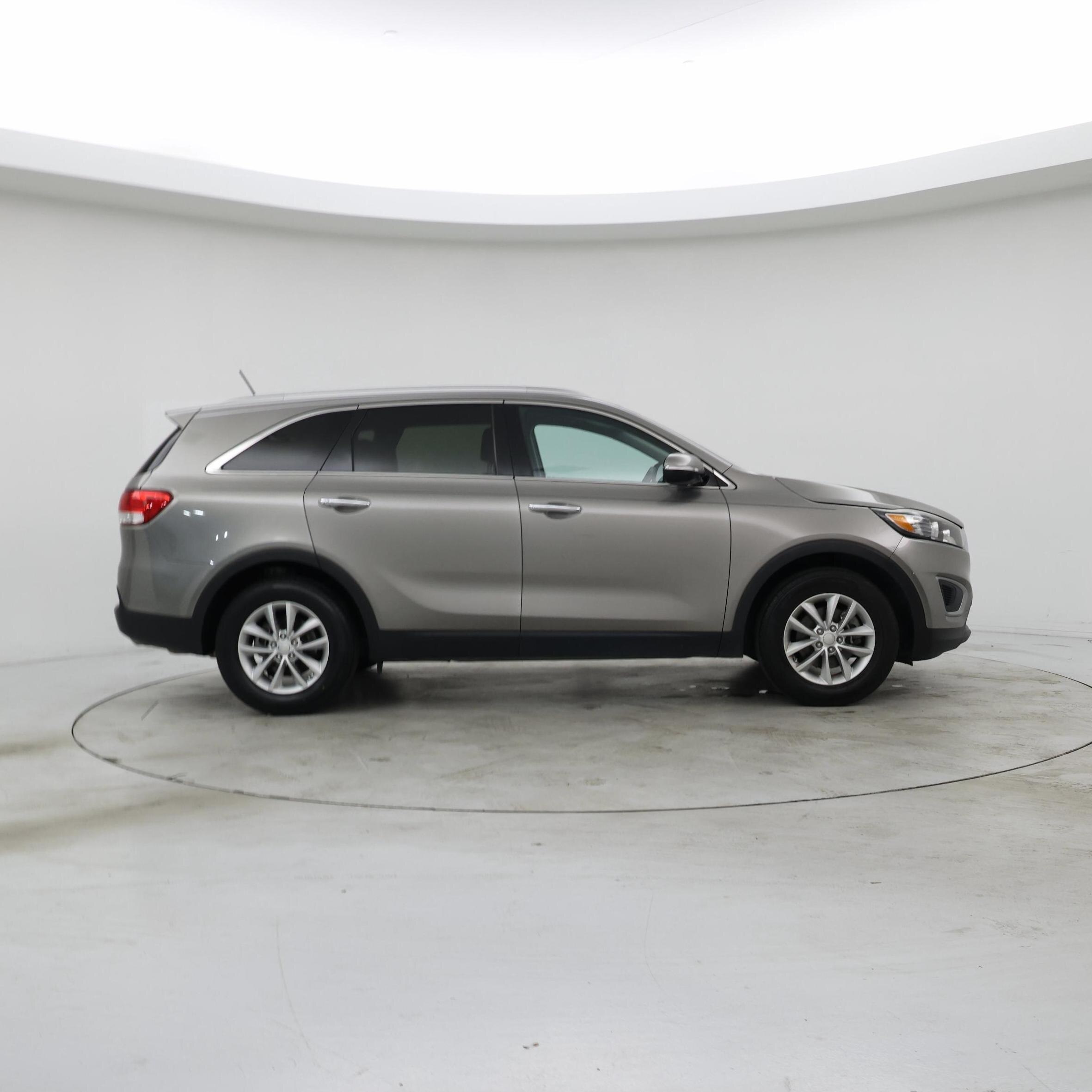 Thumbnail: 2017 Kia Sorento - 7