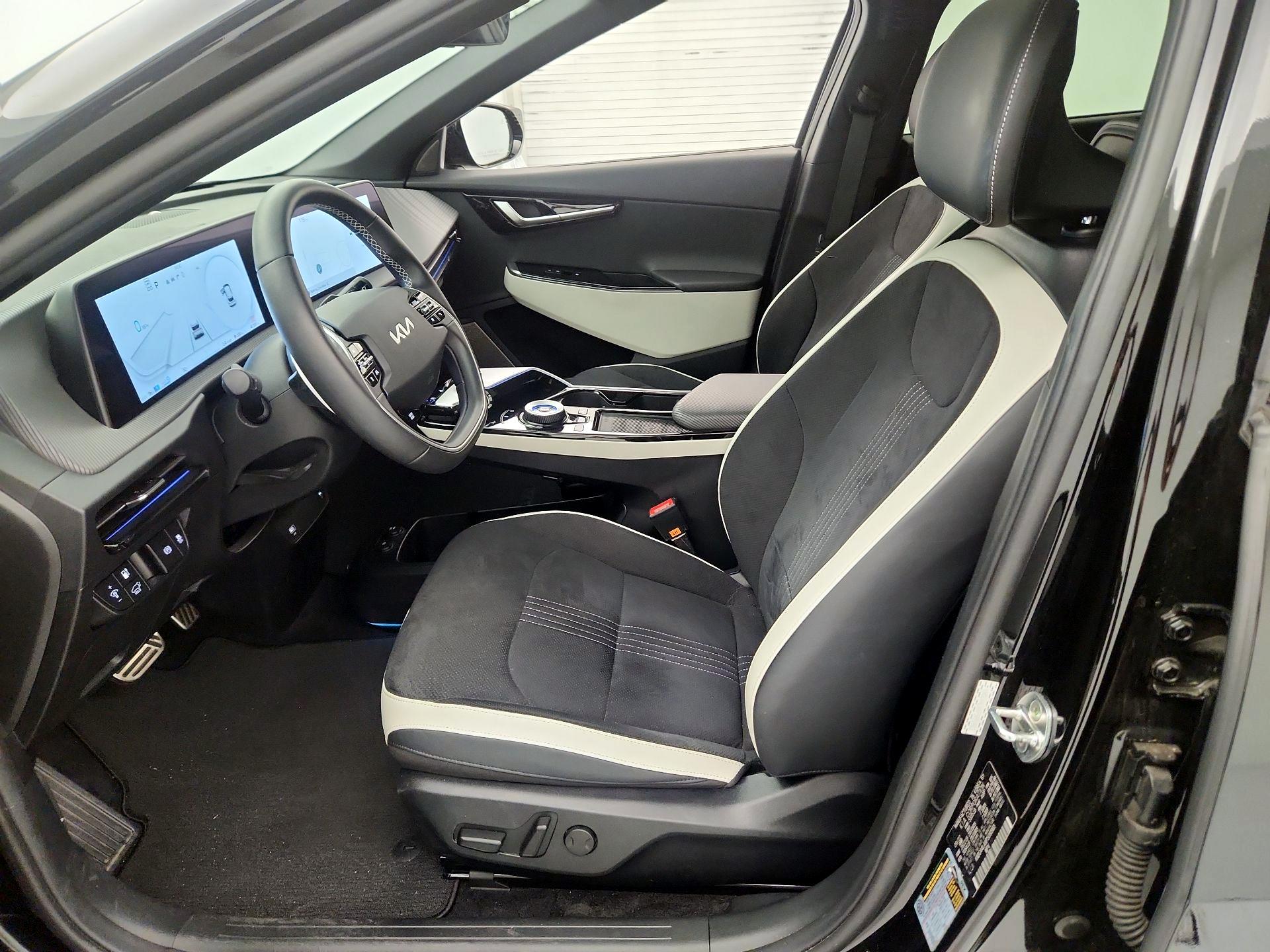 Thumbnail: 2023 Kia EV6 - 11