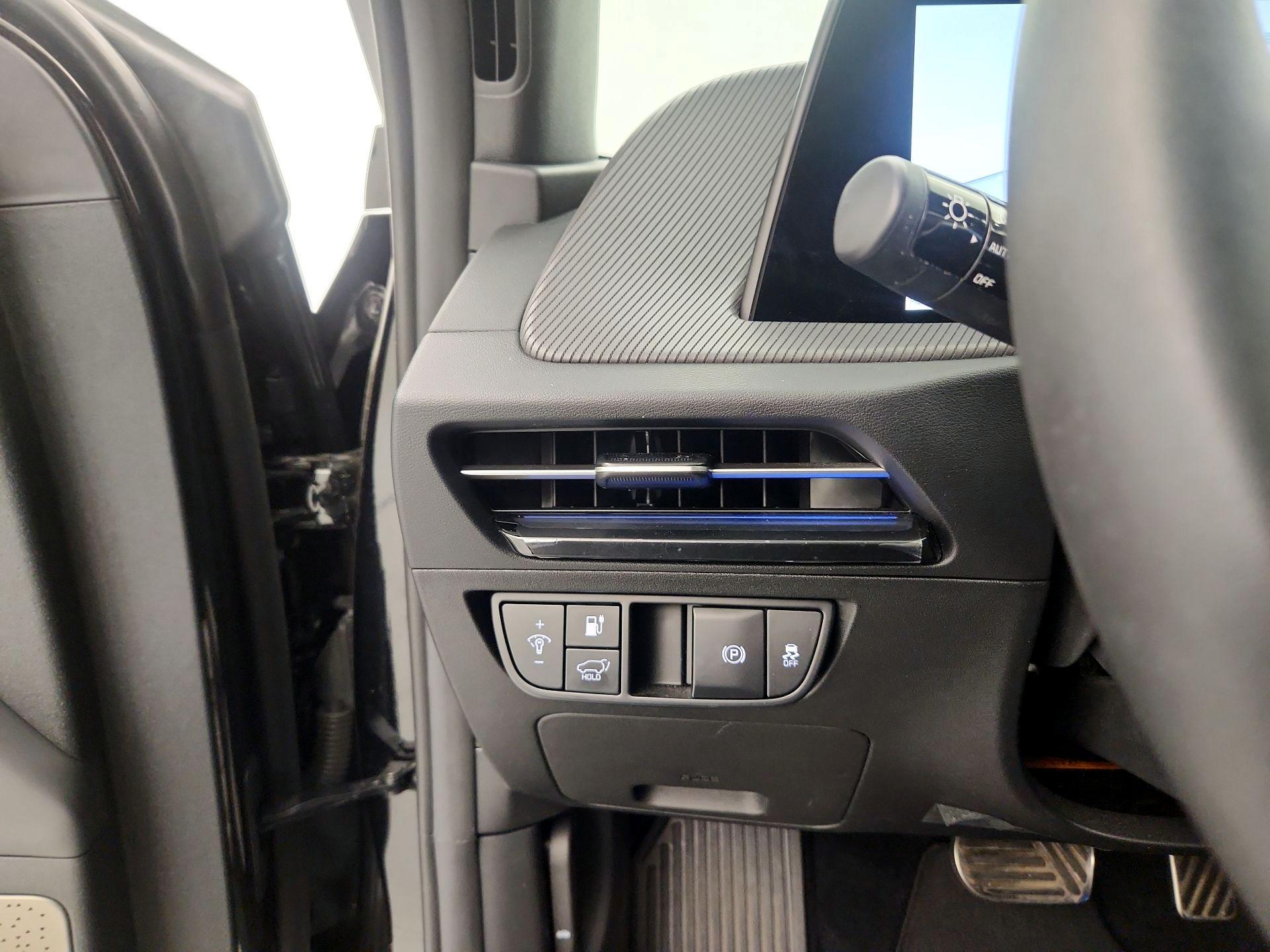 Thumbnail: 2023 Kia EV6 - 13