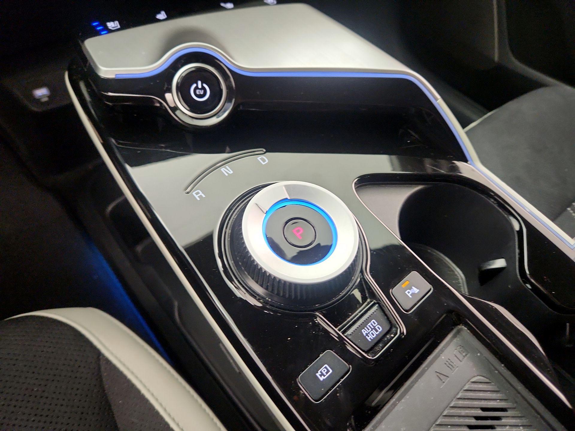 Thumbnail: 2023 Kia EV6 - 18