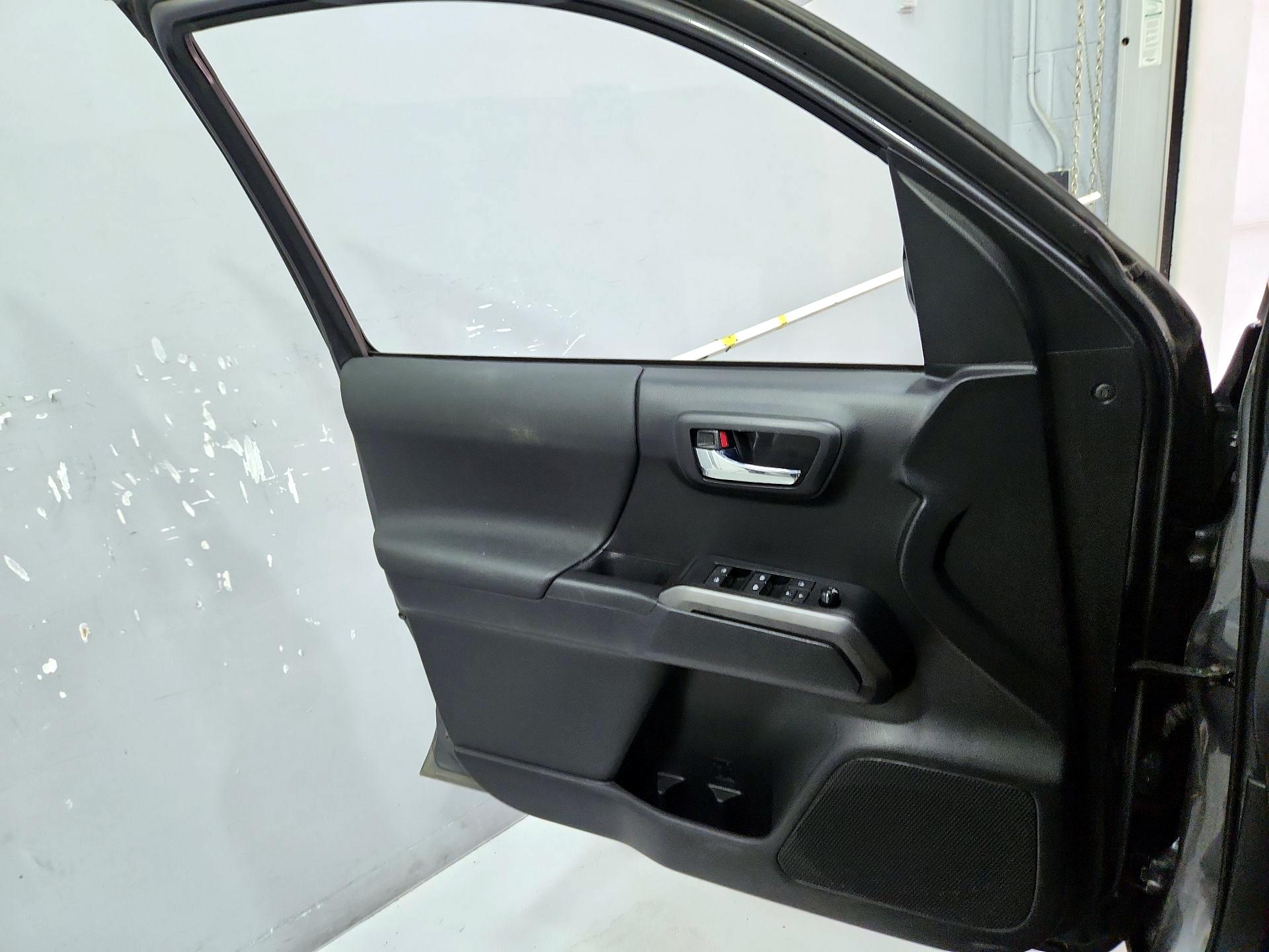 Thumbnail: 2021 Toyota Tacoma - 12