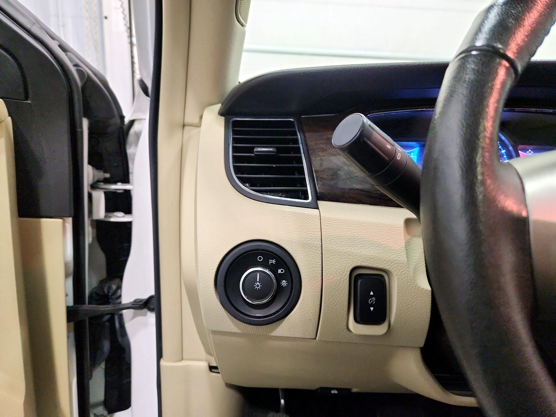 Thumbnail: 2016 Ford Taurus - 13