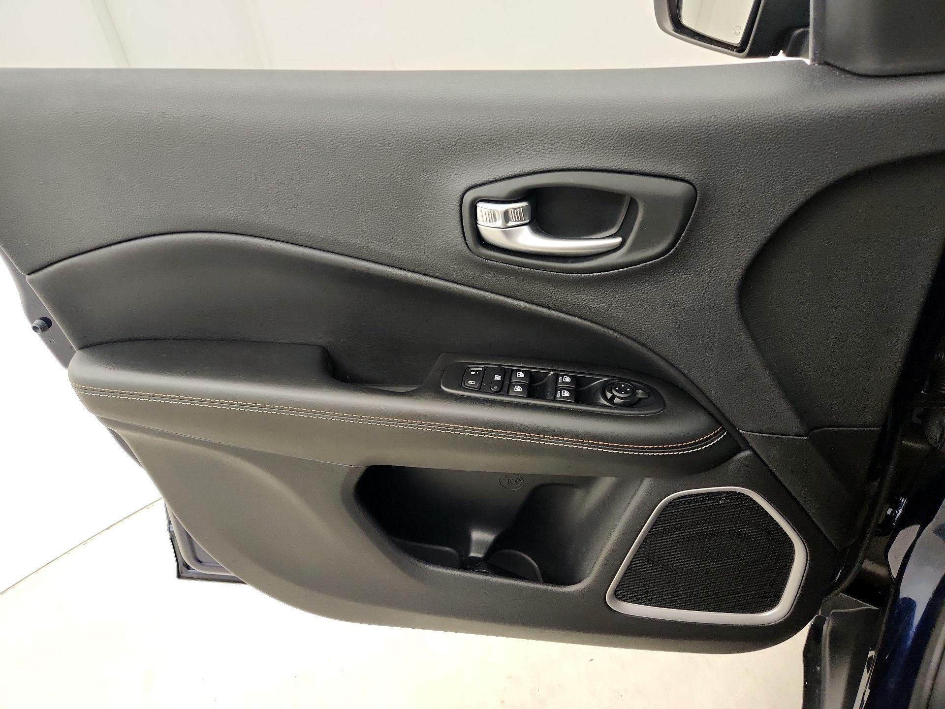 Thumbnail: 2020 Jeep Compass - 12