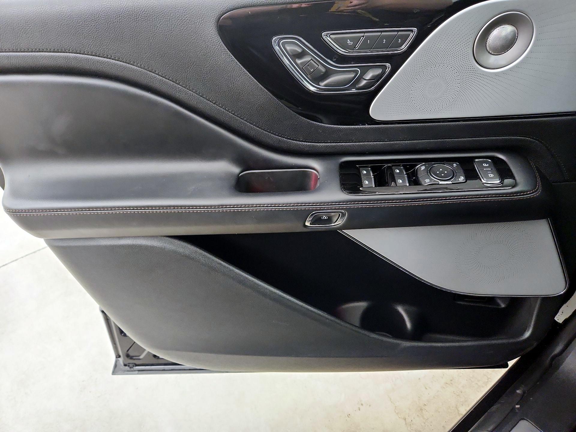 Thumbnail: 2021 Lincoln Aviator - 12