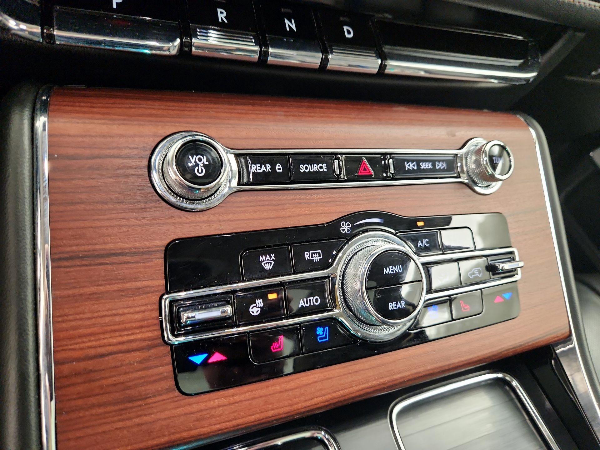 Thumbnail: 2021 Lincoln Aviator - 17