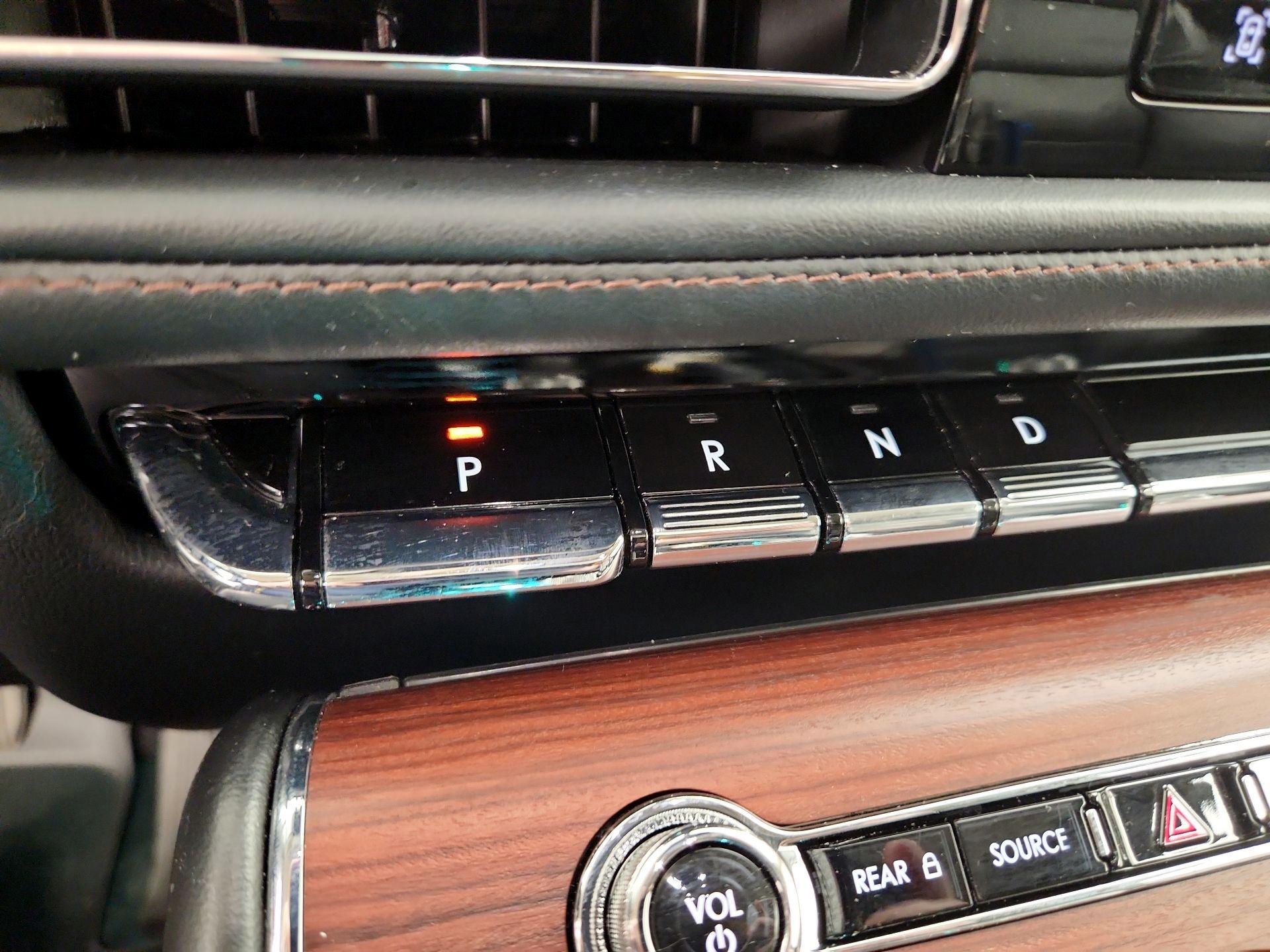 Thumbnail: 2021 Lincoln Aviator - 18