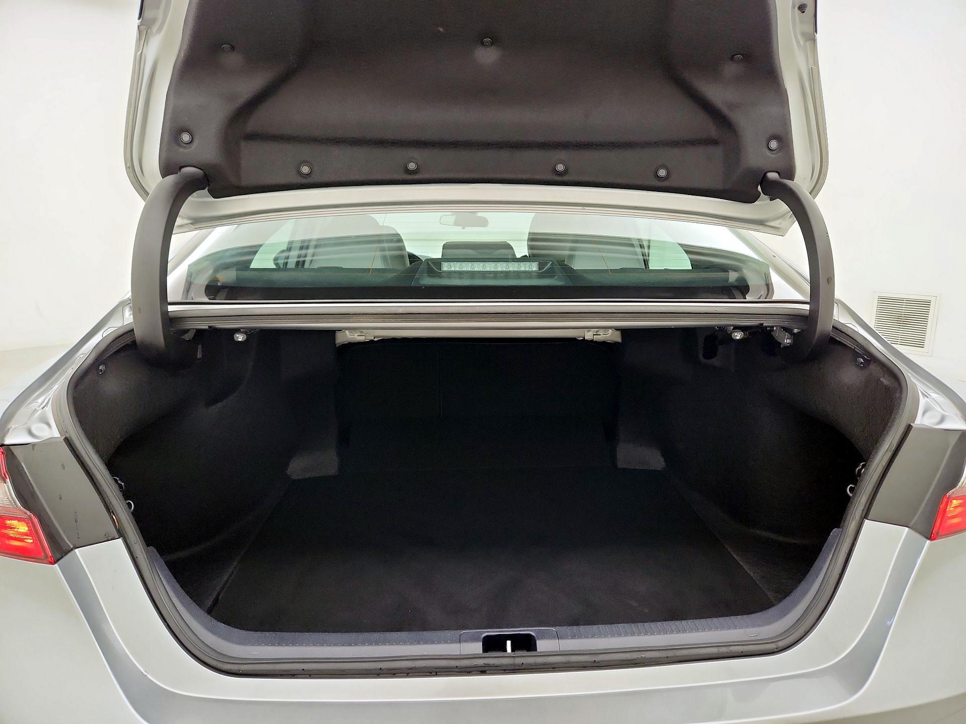 Thumbnail: 2023 Toyota Camry - 20