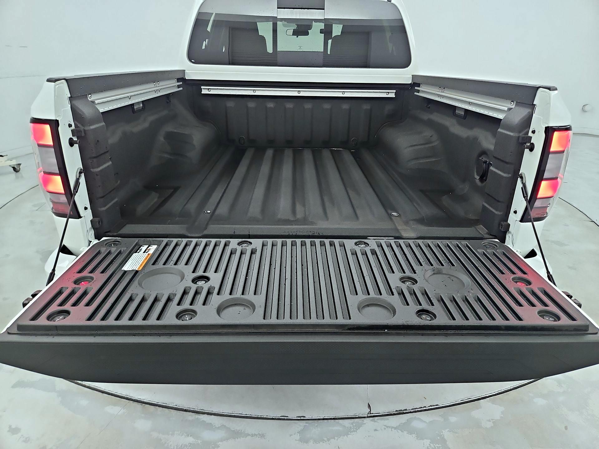 Thumbnail: 2025 Nissan Frontier - 20