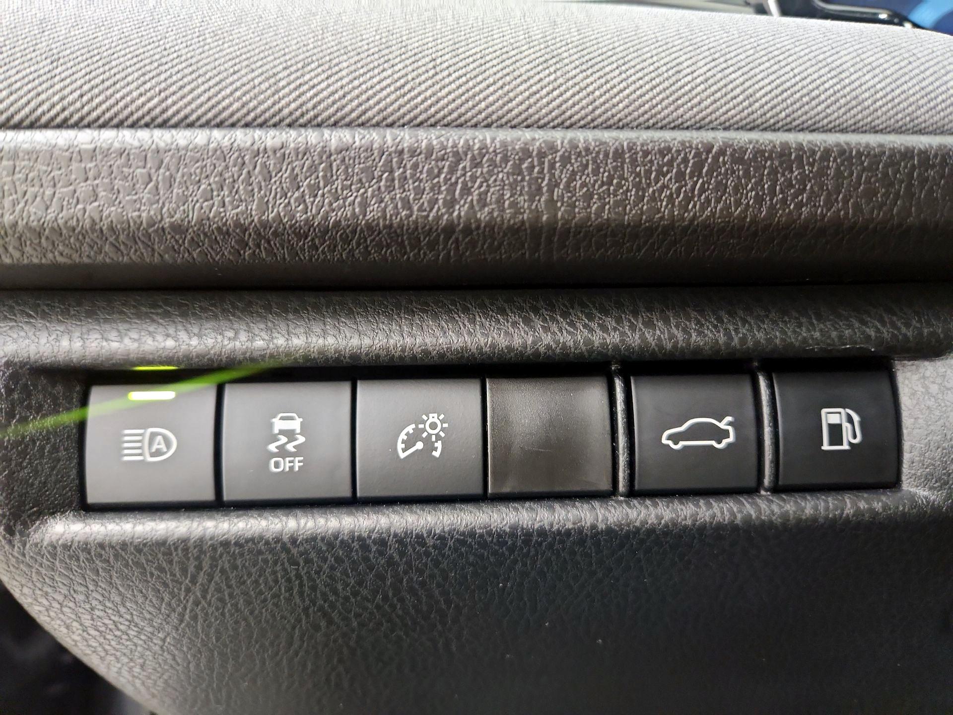 Thumbnail: 2025 Toyota Camry - 13