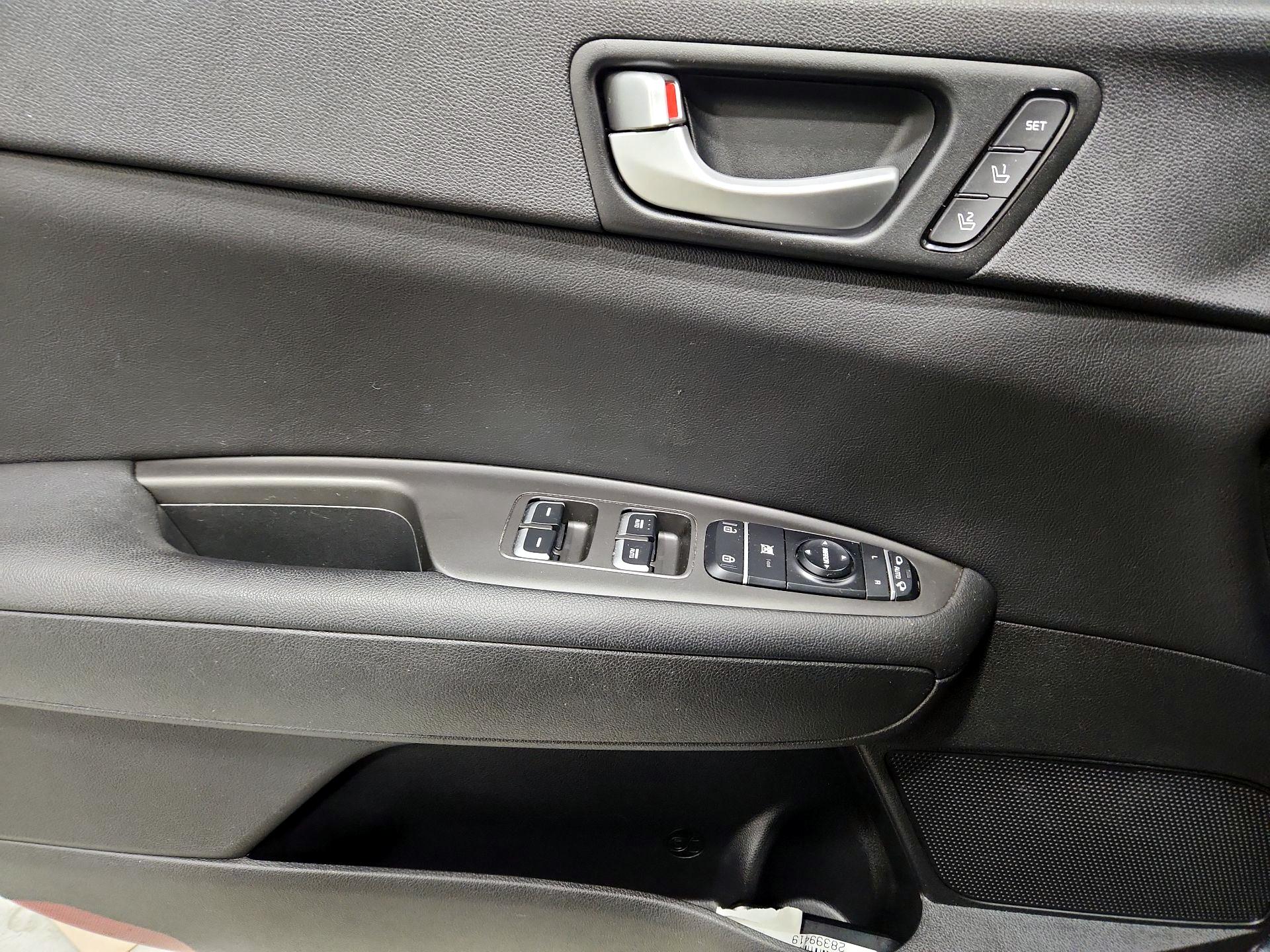 Thumbnail: 2017 Kia Optima - 12