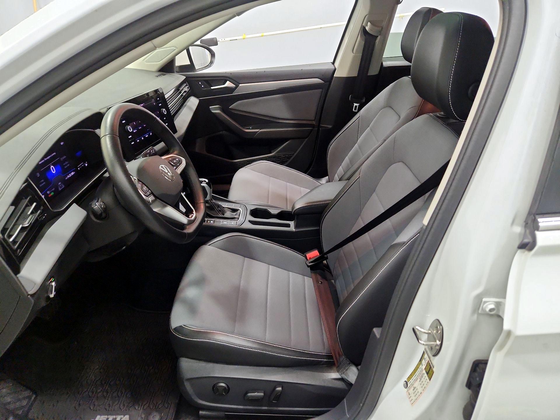 Thumbnail: 2025 Volkswagen Jetta - 11