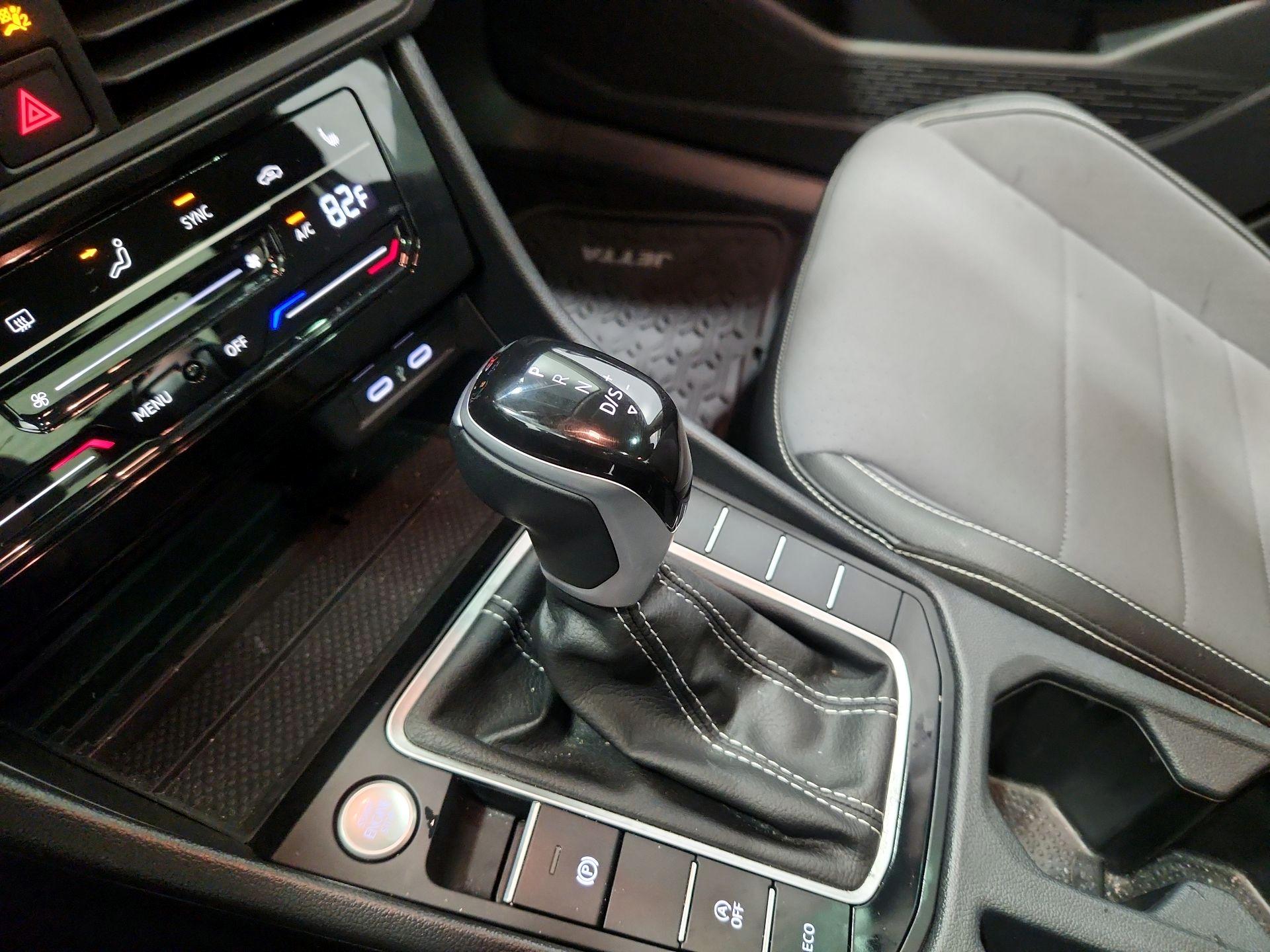 Thumbnail: 2025 Volkswagen Jetta - 17