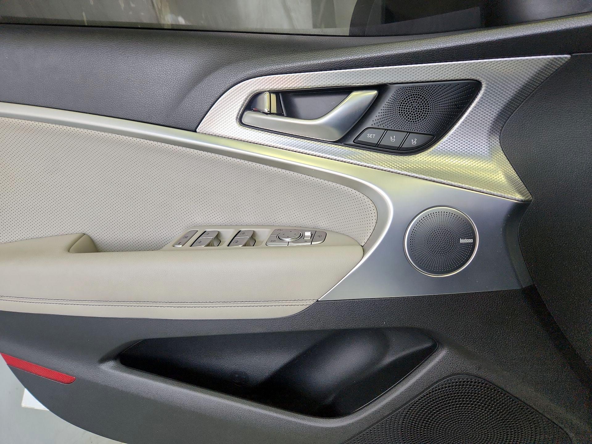 Thumbnail: 2022 Genesis G70 - 12