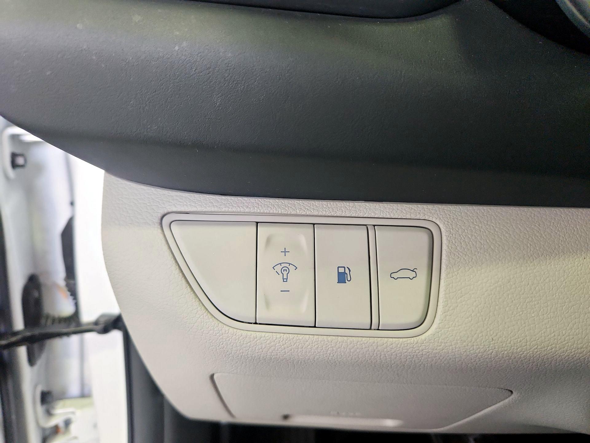 Thumbnail: 2022 Genesis G70 - 13