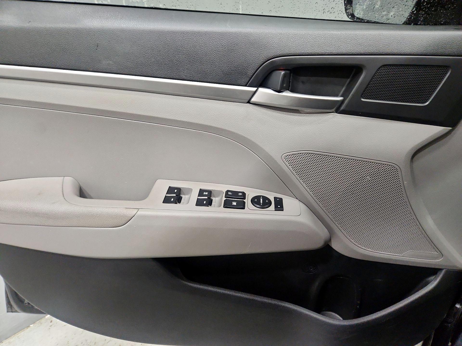 Thumbnail: 2019 Hyundai Elantra - 12