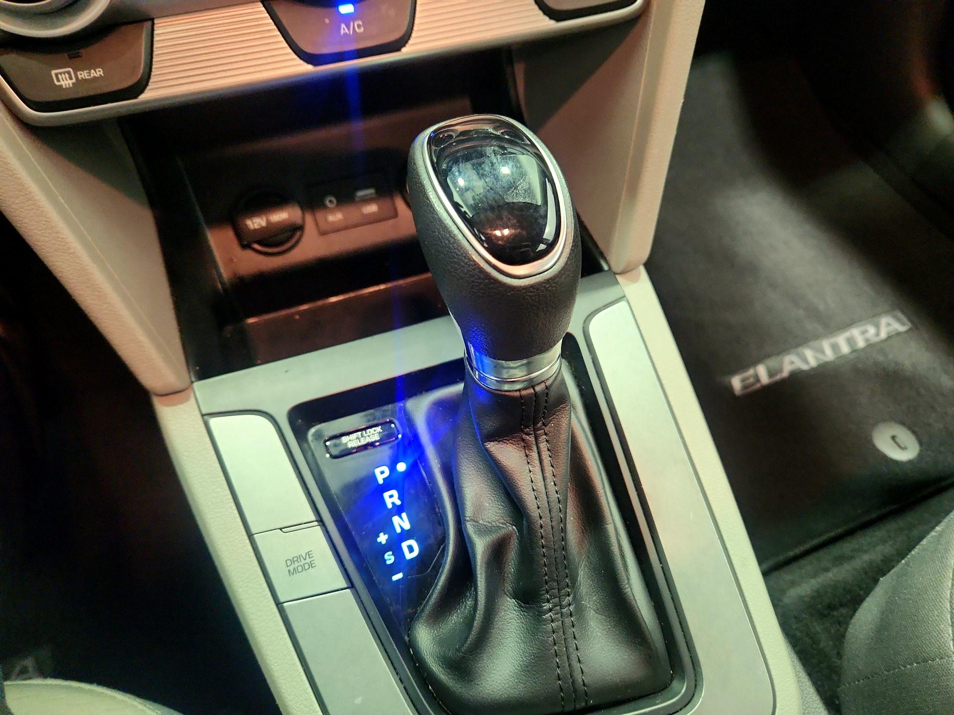 Thumbnail: 2019 Hyundai Elantra - 17