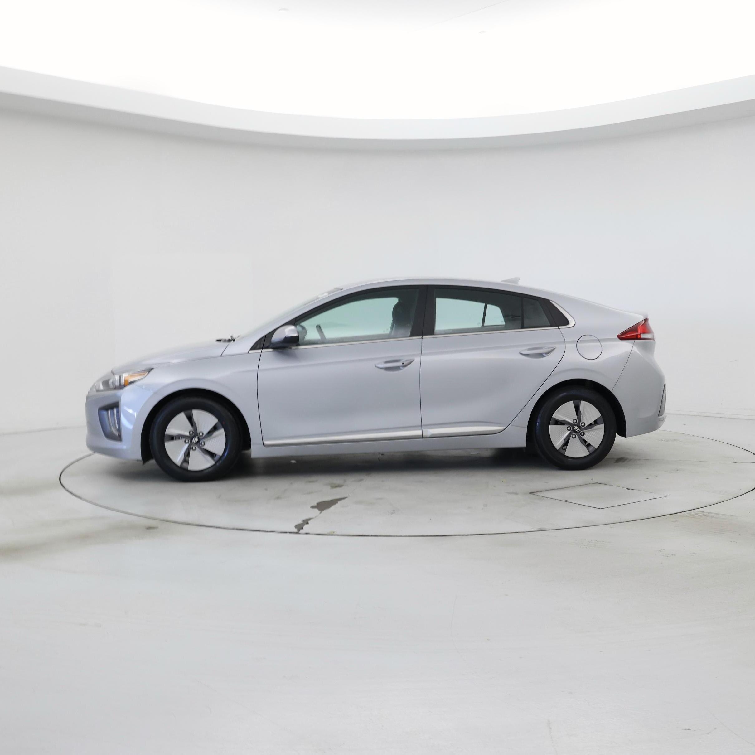 Thumbnail: 2021 Hyundai Ioniq - 3