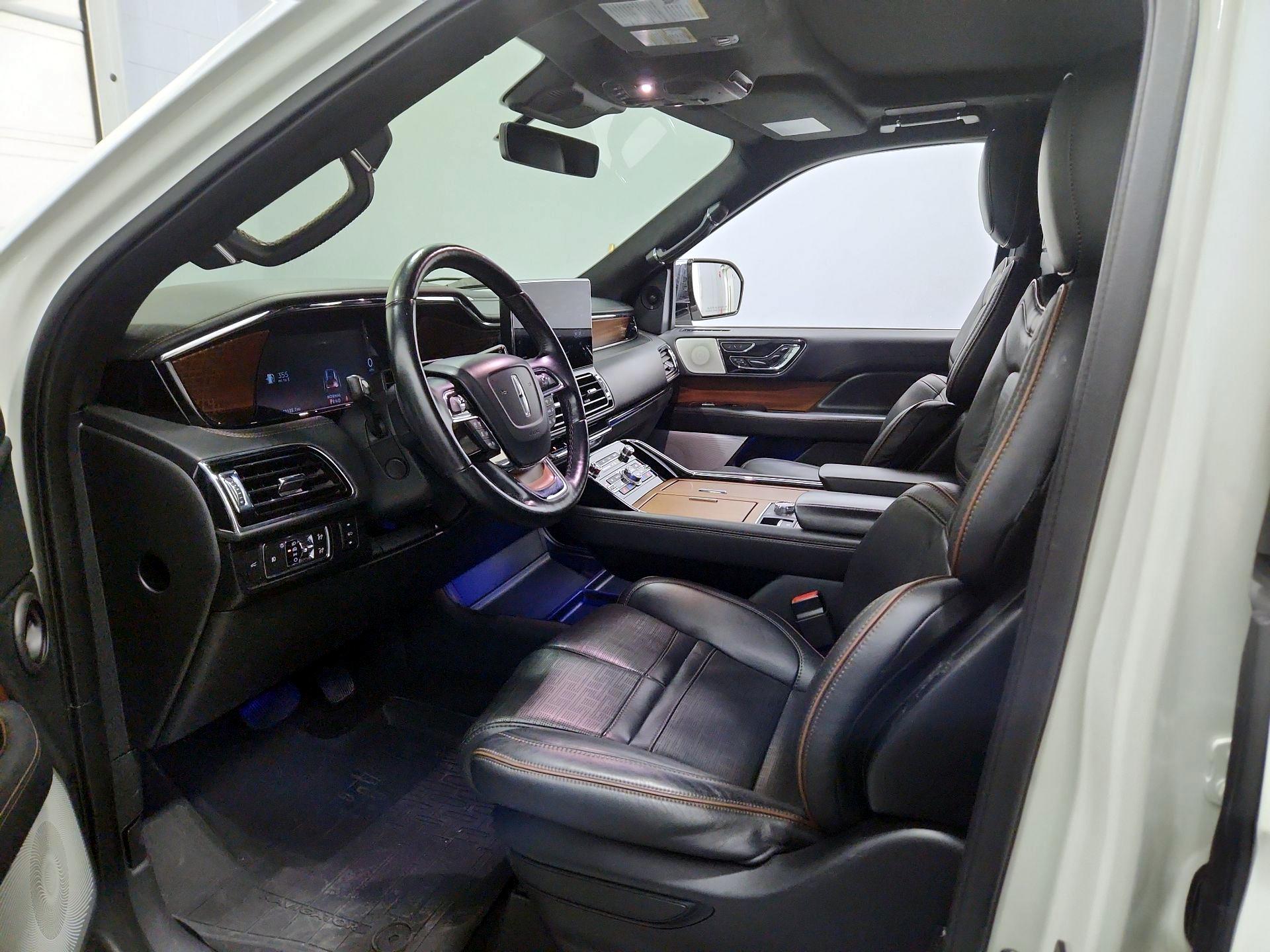 Thumbnail: 2022 Lincoln Navigator - 11