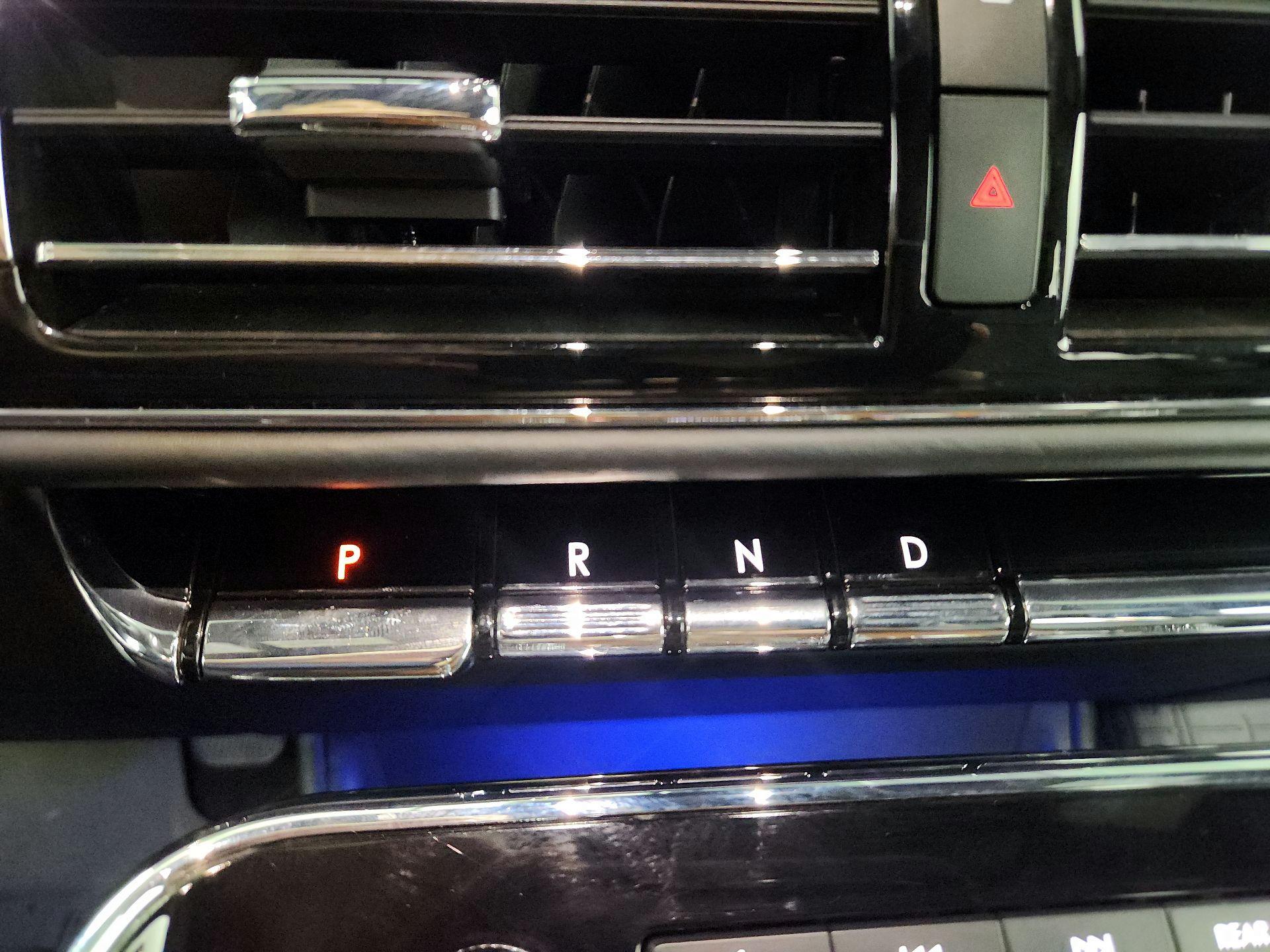 Thumbnail: 2022 Lincoln Navigator - 18