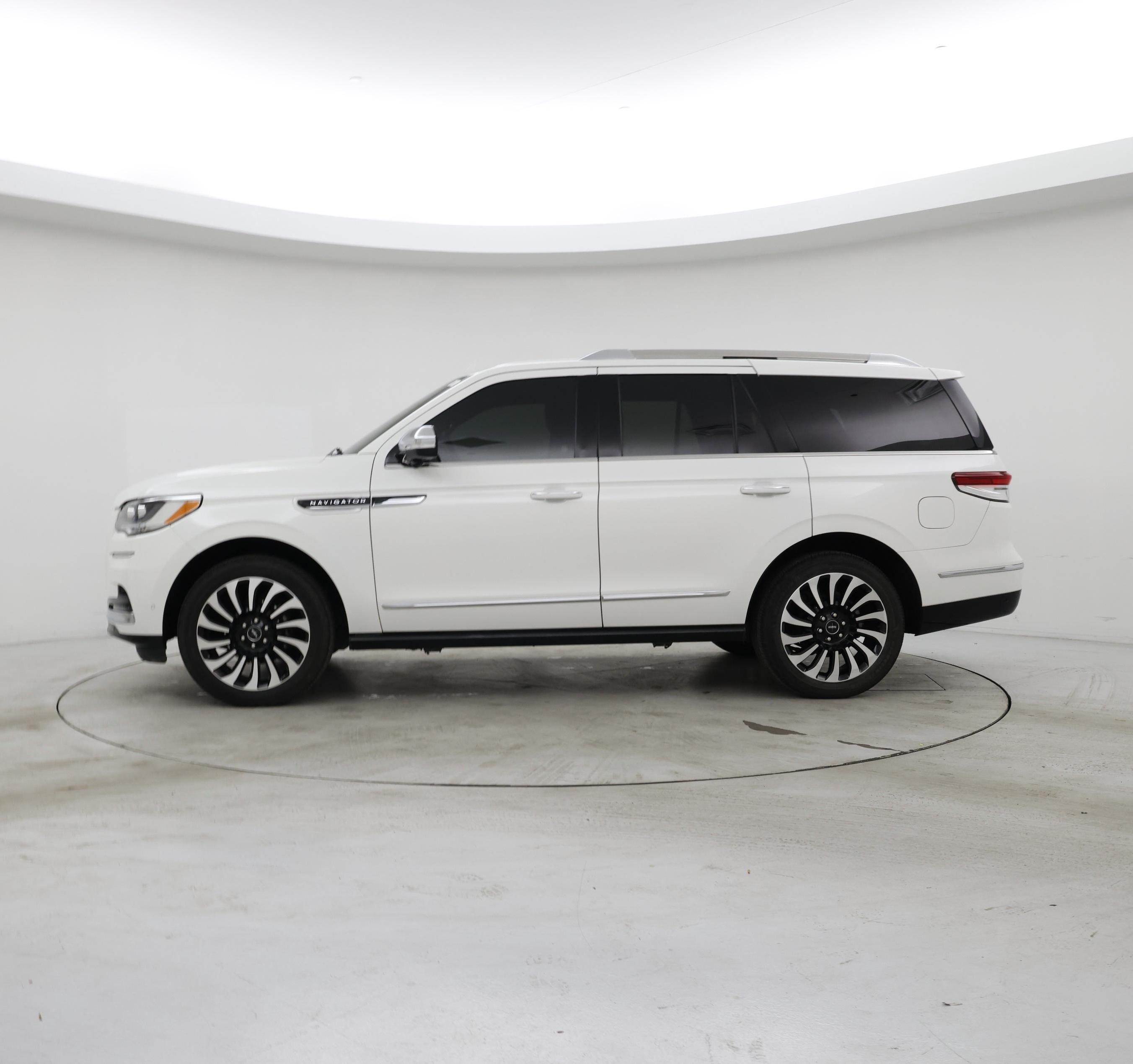 Thumbnail: 2022 Lincoln Navigator - 3