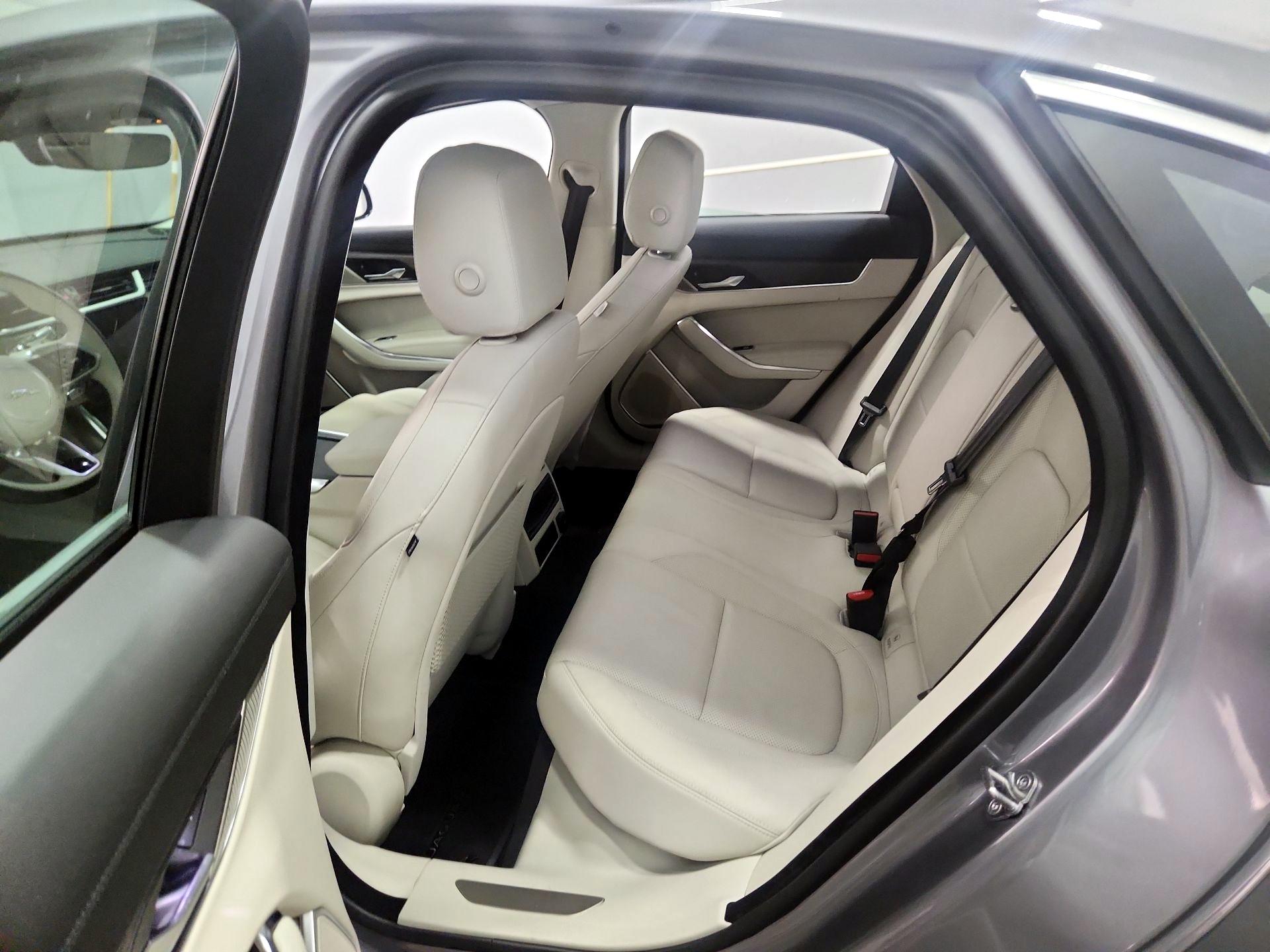 Thumbnail: 2022 Jaguar XF - 19