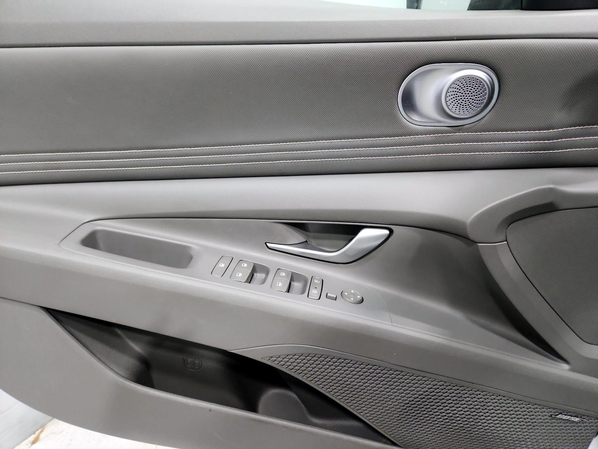 Thumbnail: 2022 Hyundai Elantra - 12