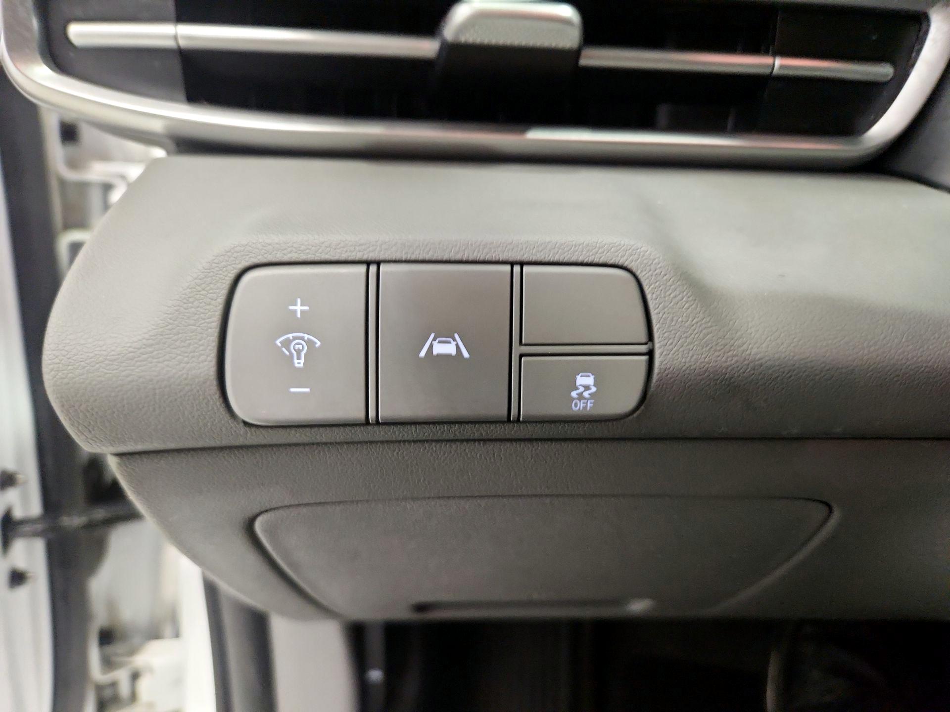 Thumbnail: 2022 Hyundai Elantra - 13