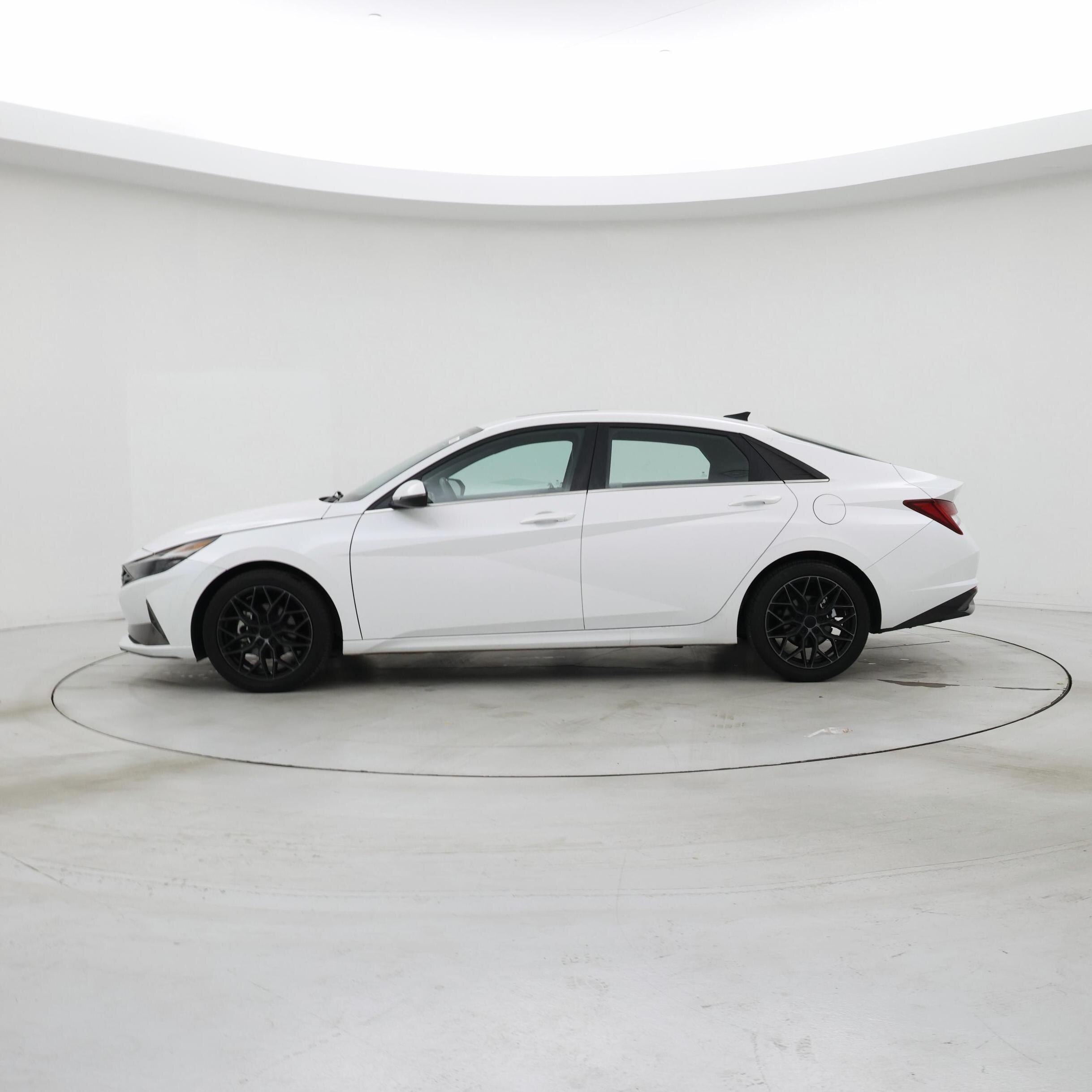 Thumbnail: 2022 Hyundai Elantra - 3