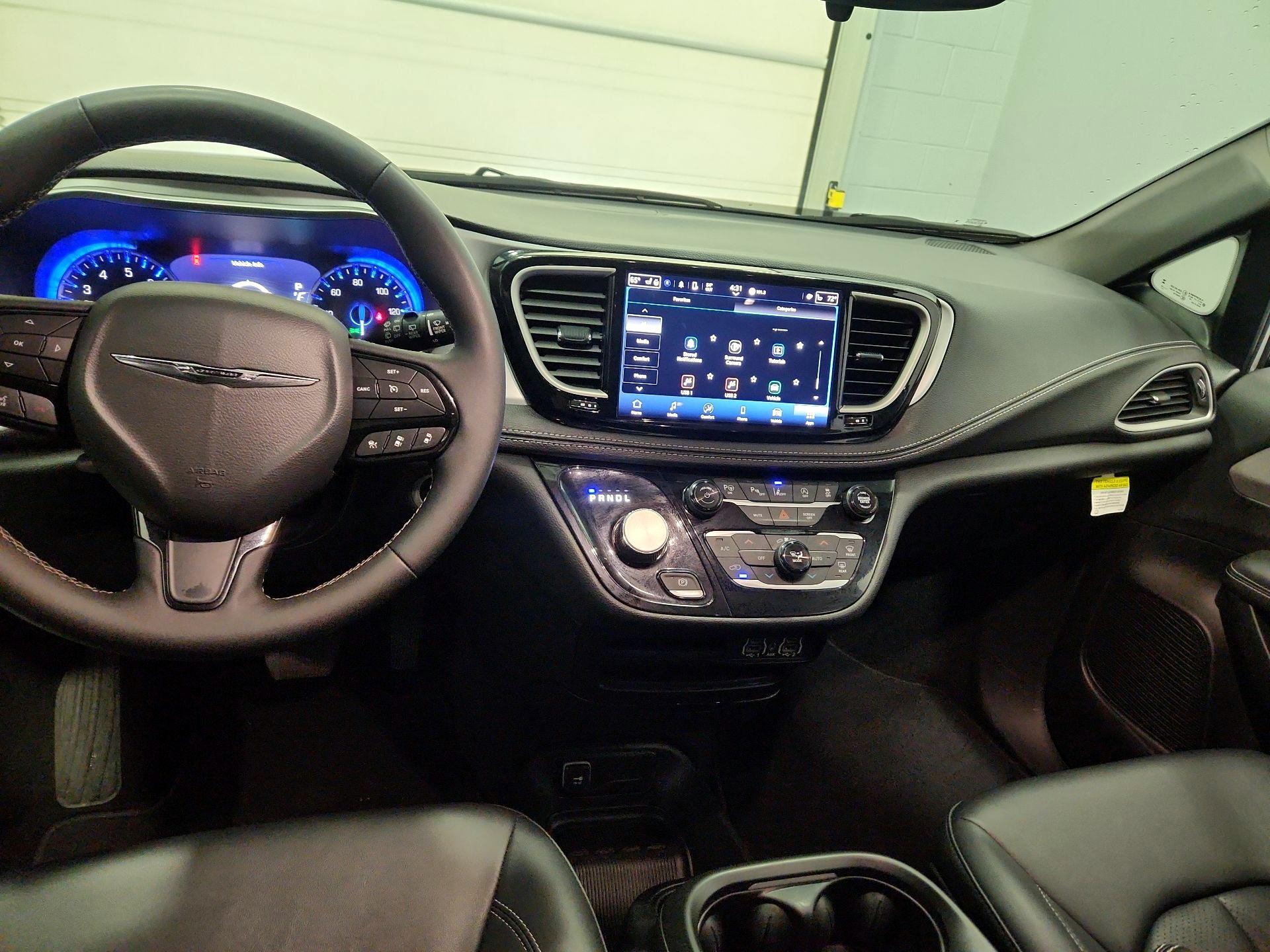 Thumbnail: 2024 Chrysler Pacifica - 9