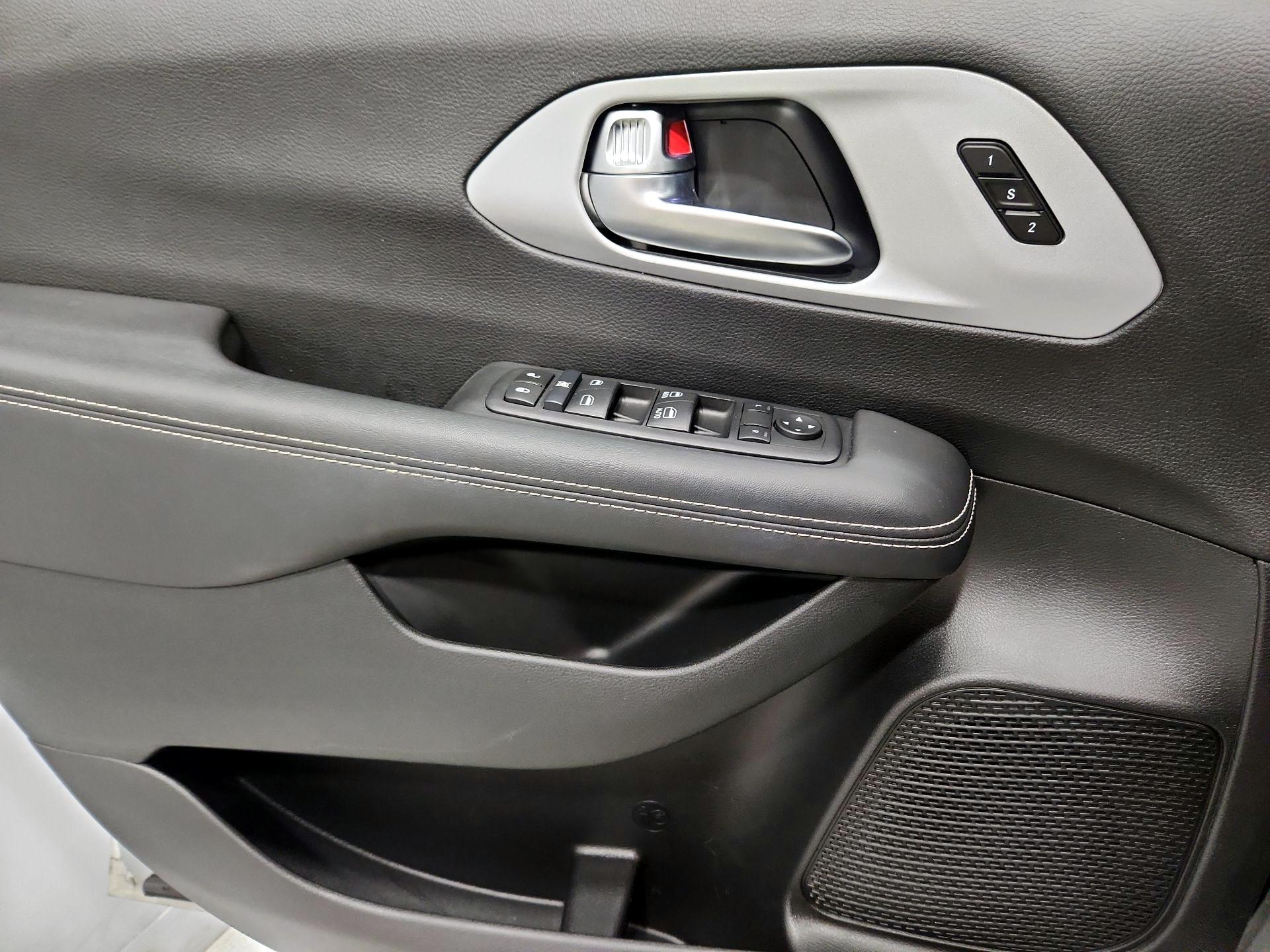 Thumbnail: 2024 Chrysler Pacifica - 12