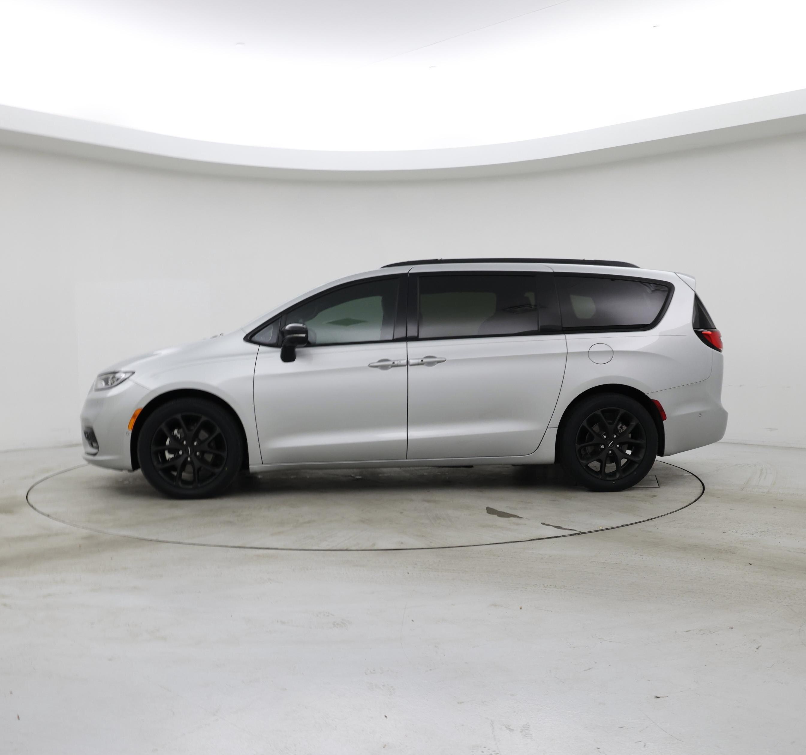 Thumbnail: 2024 Chrysler Pacifica - 3