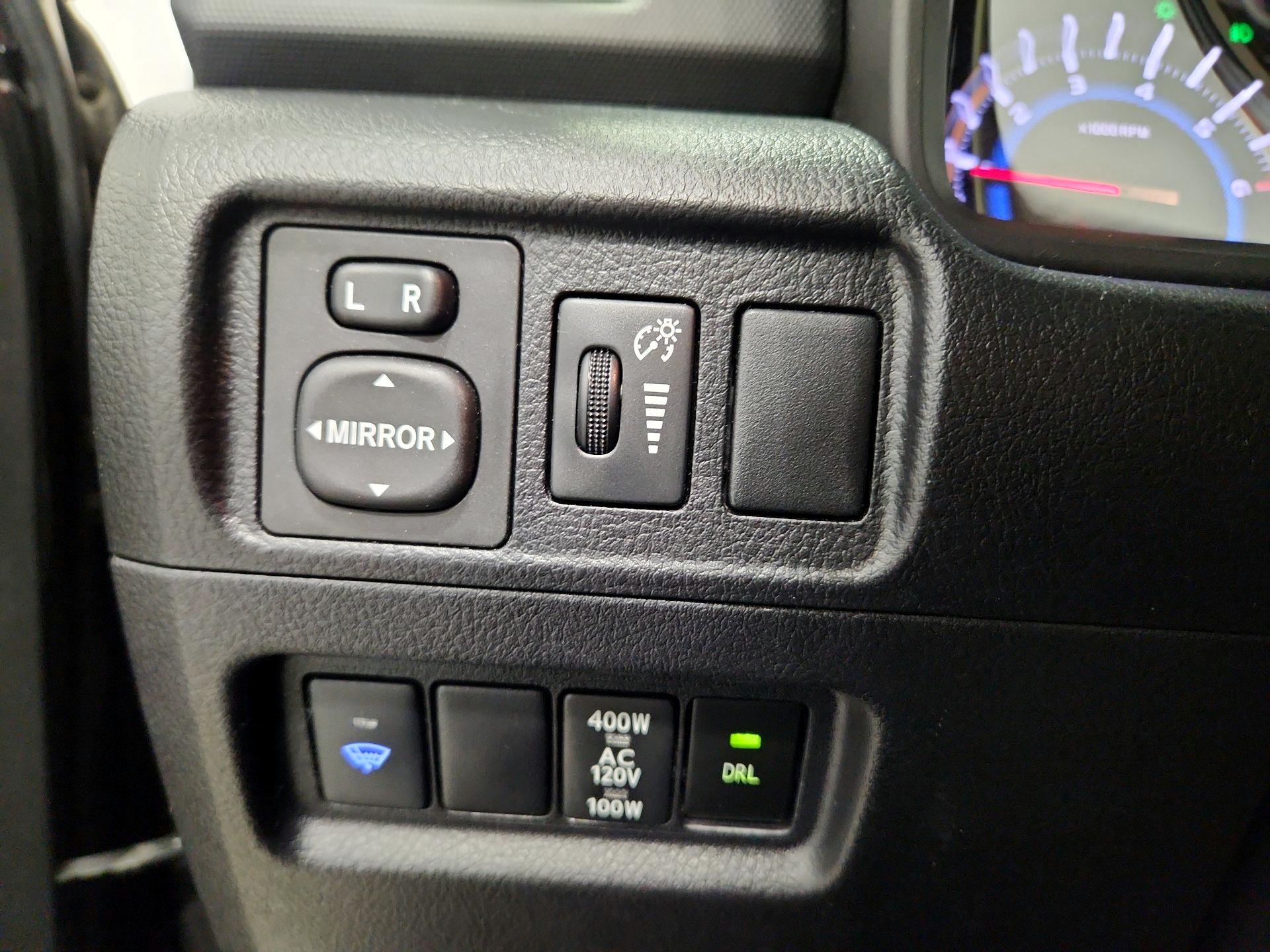 Thumbnail: 2016 Toyota 4Runner - 13