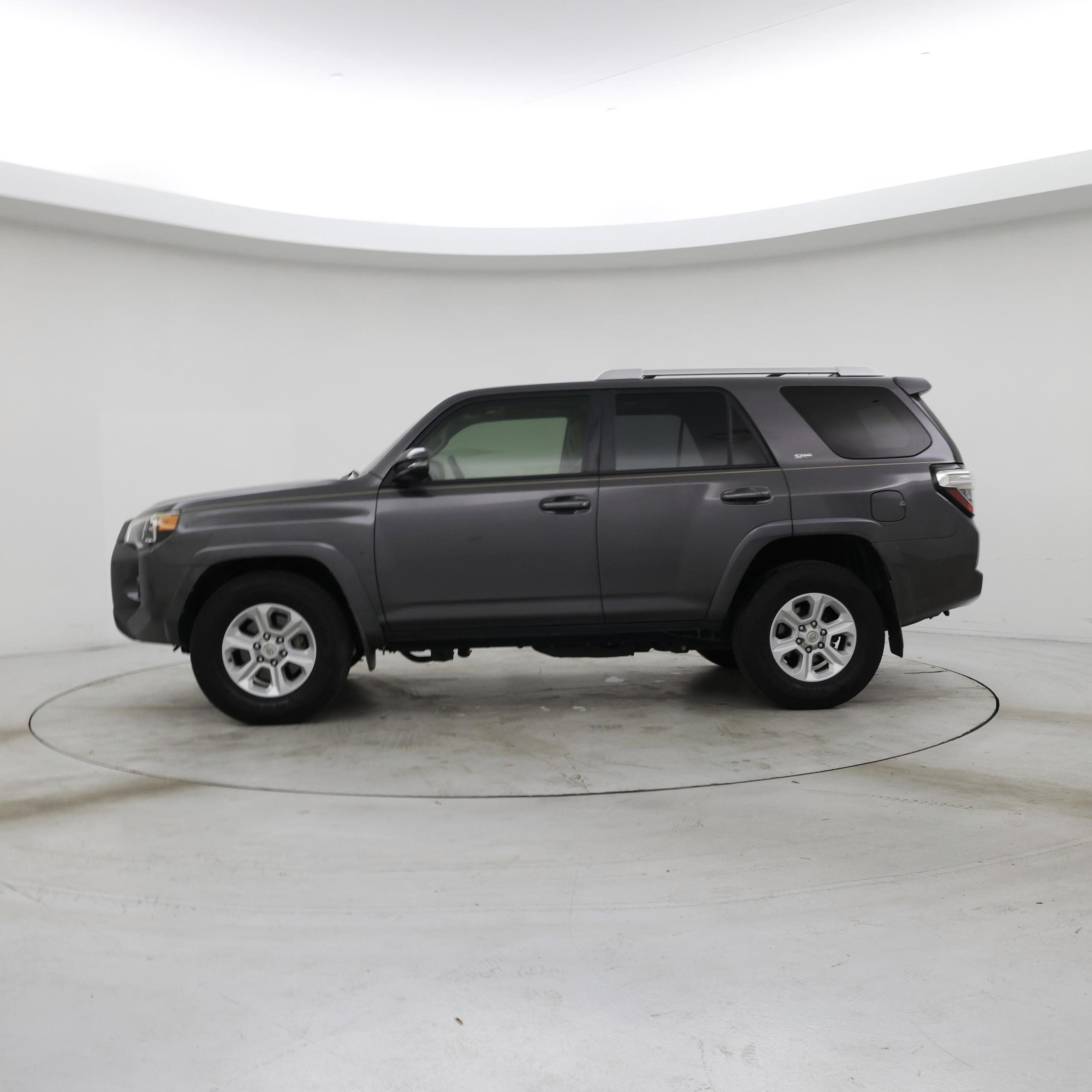 Thumbnail: 2016 Toyota 4Runner - 3