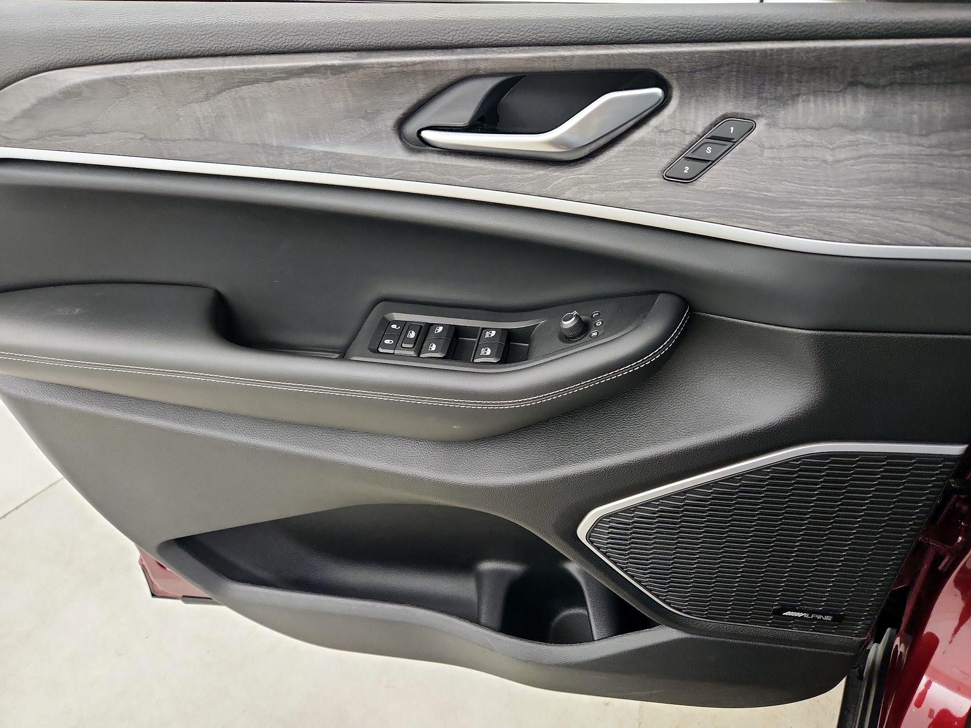 Thumbnail: 2022 Jeep Grand Cherokee - 12