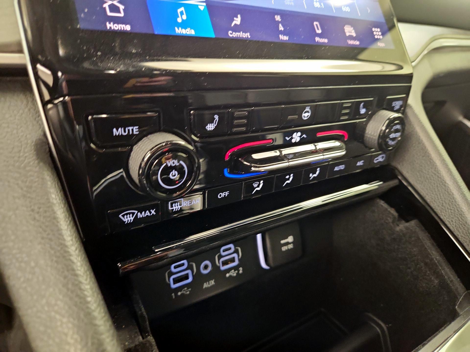 Thumbnail: 2022 Jeep Grand Cherokee - 17