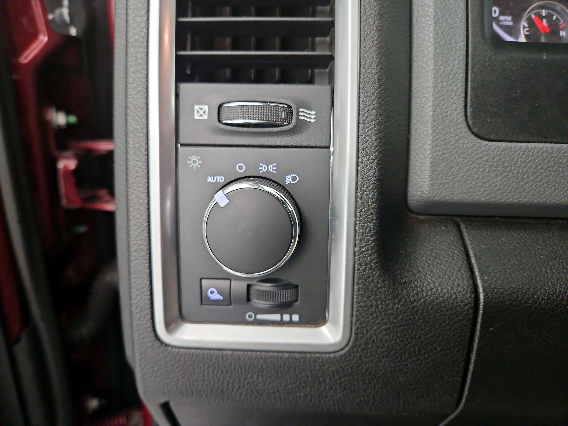 Thumbnail: 2020 RAM 1500 Classic - 13