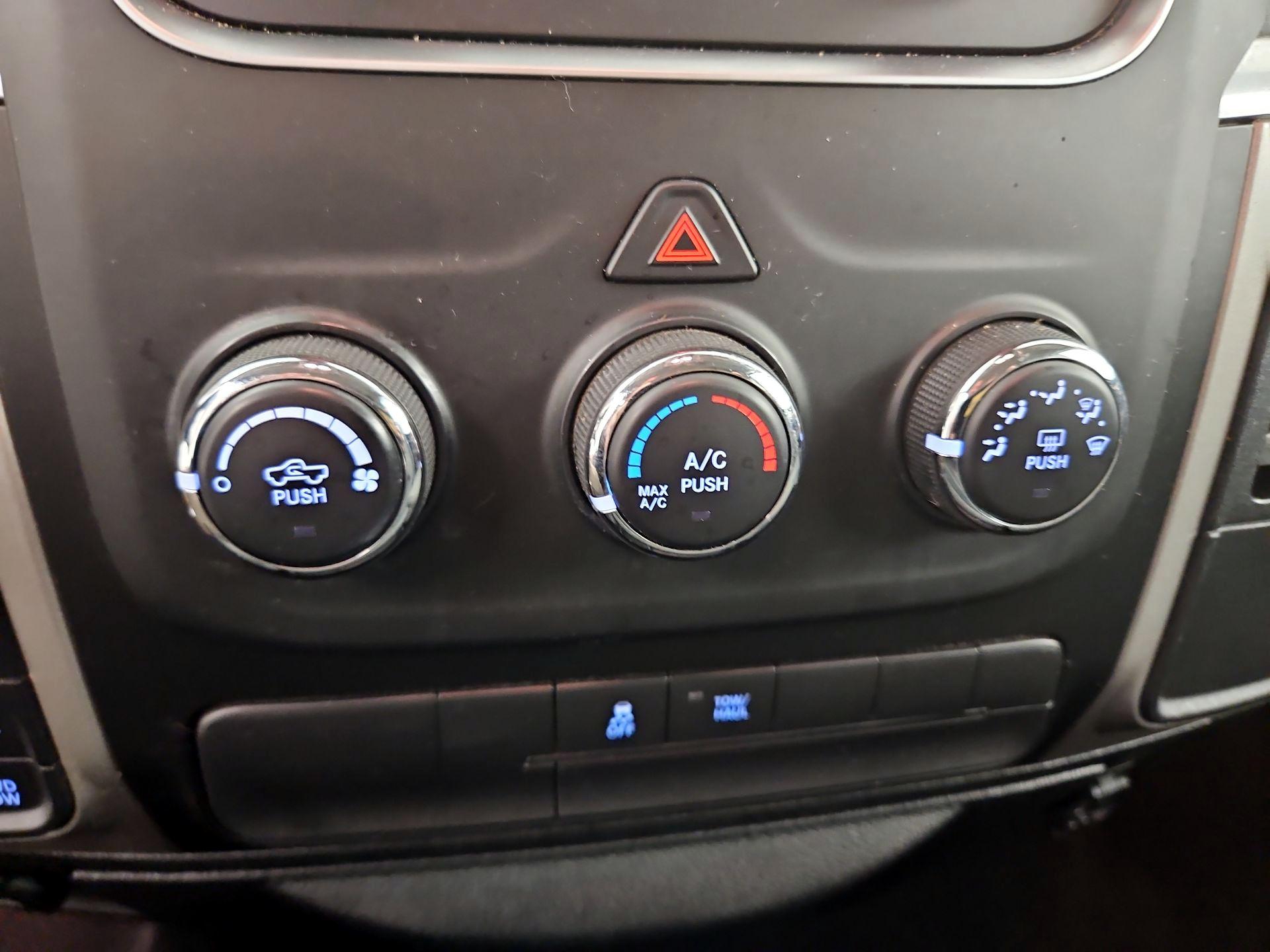 Thumbnail: 2020 RAM 1500 Classic - 16