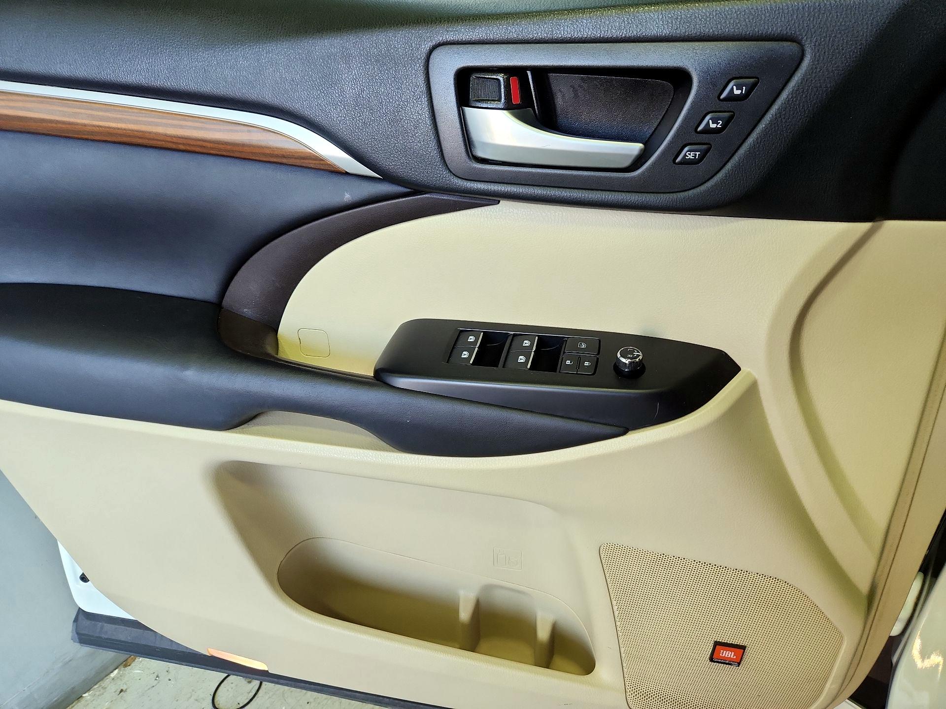 Thumbnail: 2017 Toyota Highlander - 12