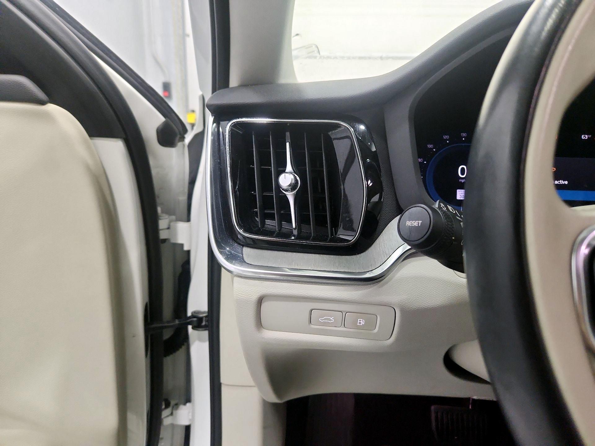 Thumbnail: 2023 Volvo S60 - 13