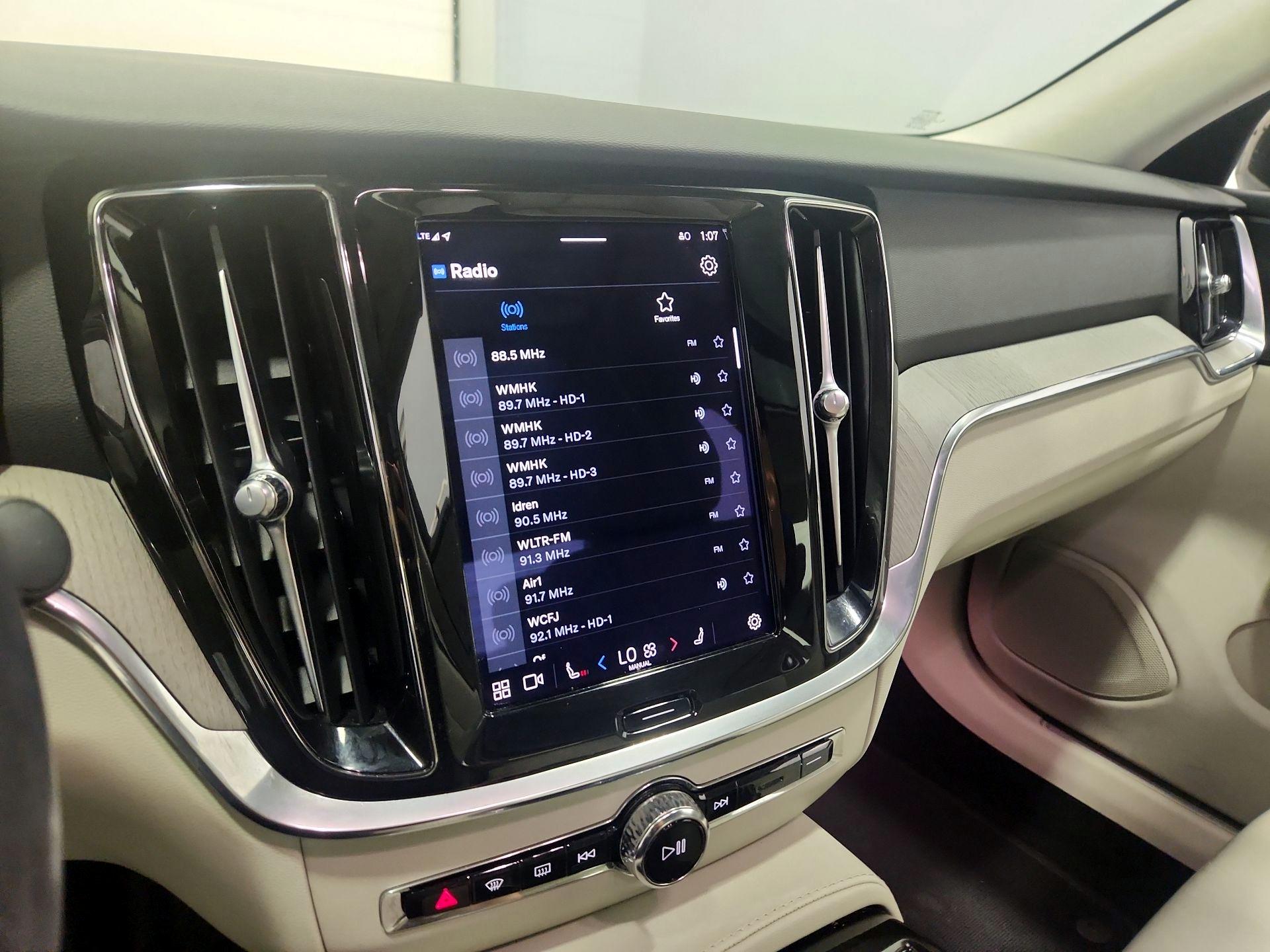 Thumbnail: 2023 Volvo S60 - 16