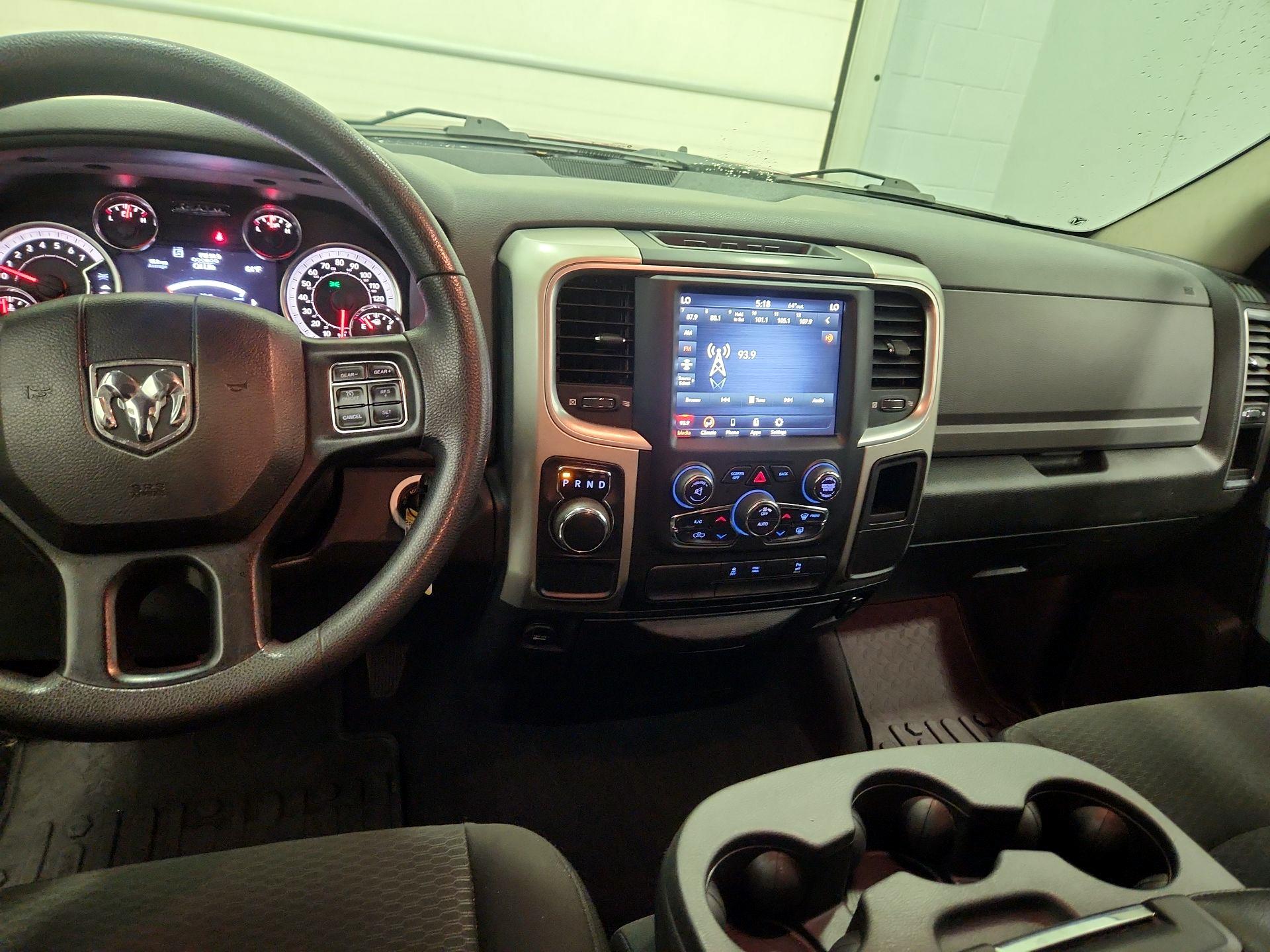 Thumbnail: 2020 RAM 1500 Classic - 9