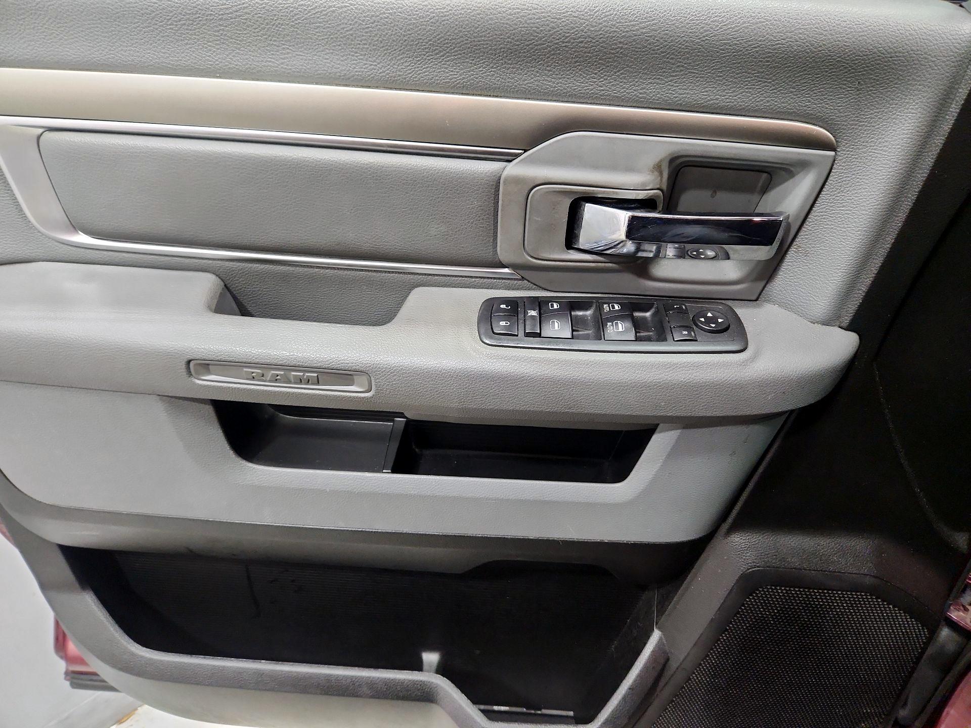 Thumbnail: 2020 RAM 1500 Classic - 12