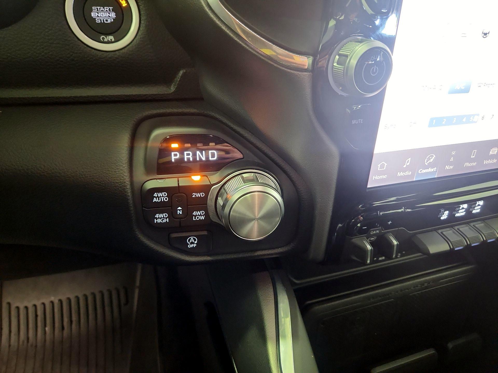 Thumbnail: 2025 RAM 1500 - 18