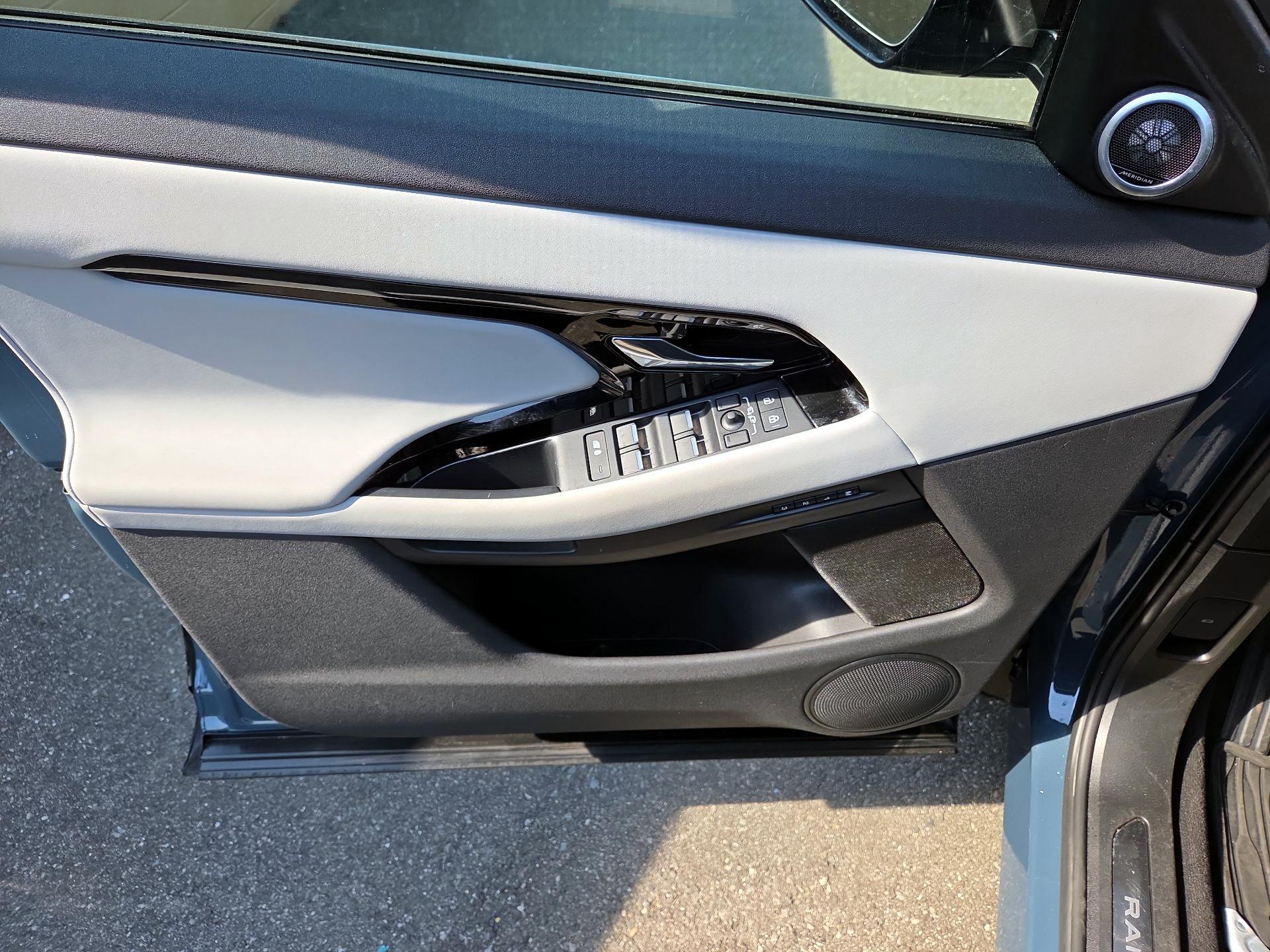 Thumbnail: 2024 Land Rover Range Rover Evoque - 10