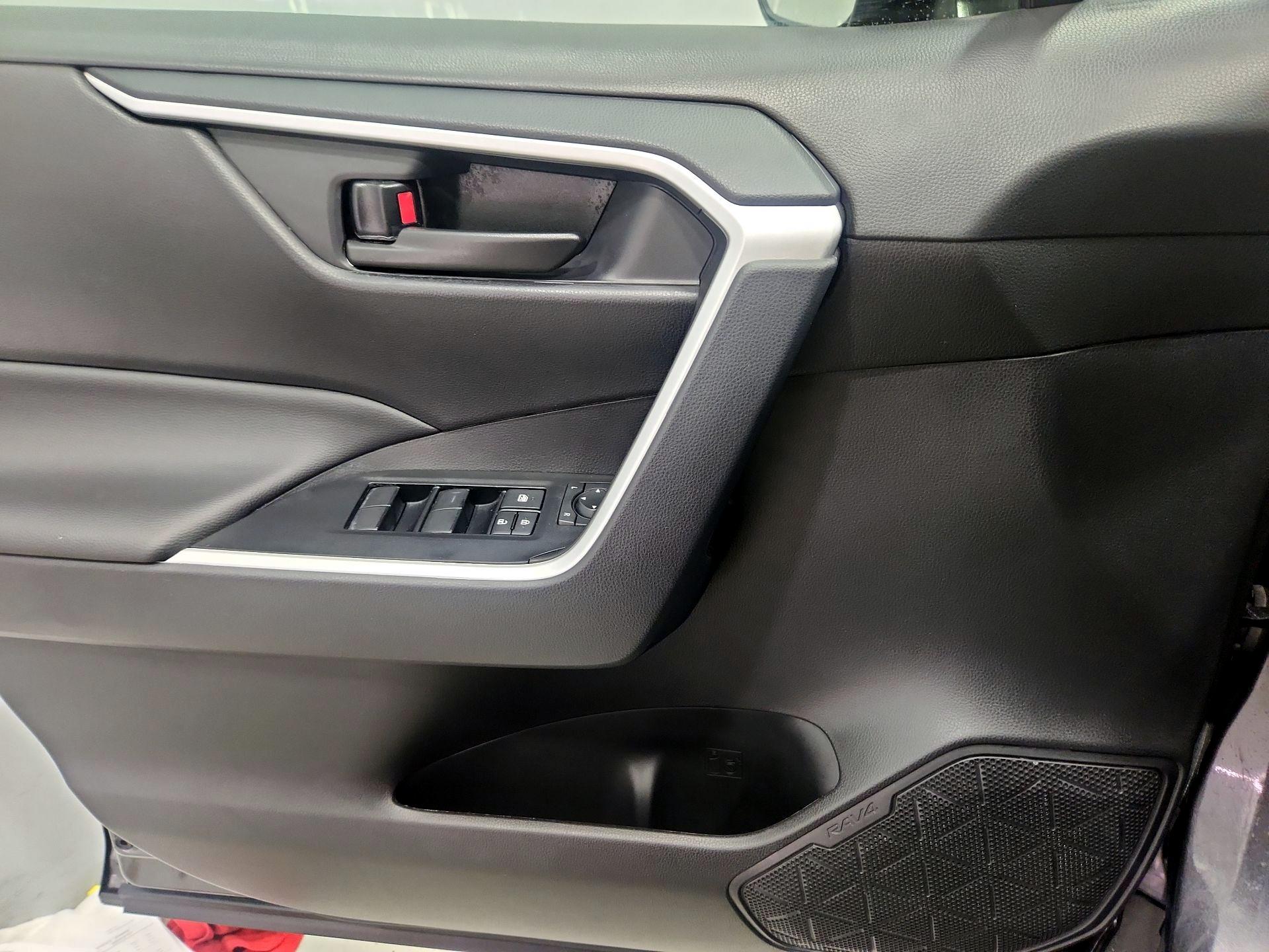 Thumbnail: 2025 Toyota RAV4 - 12