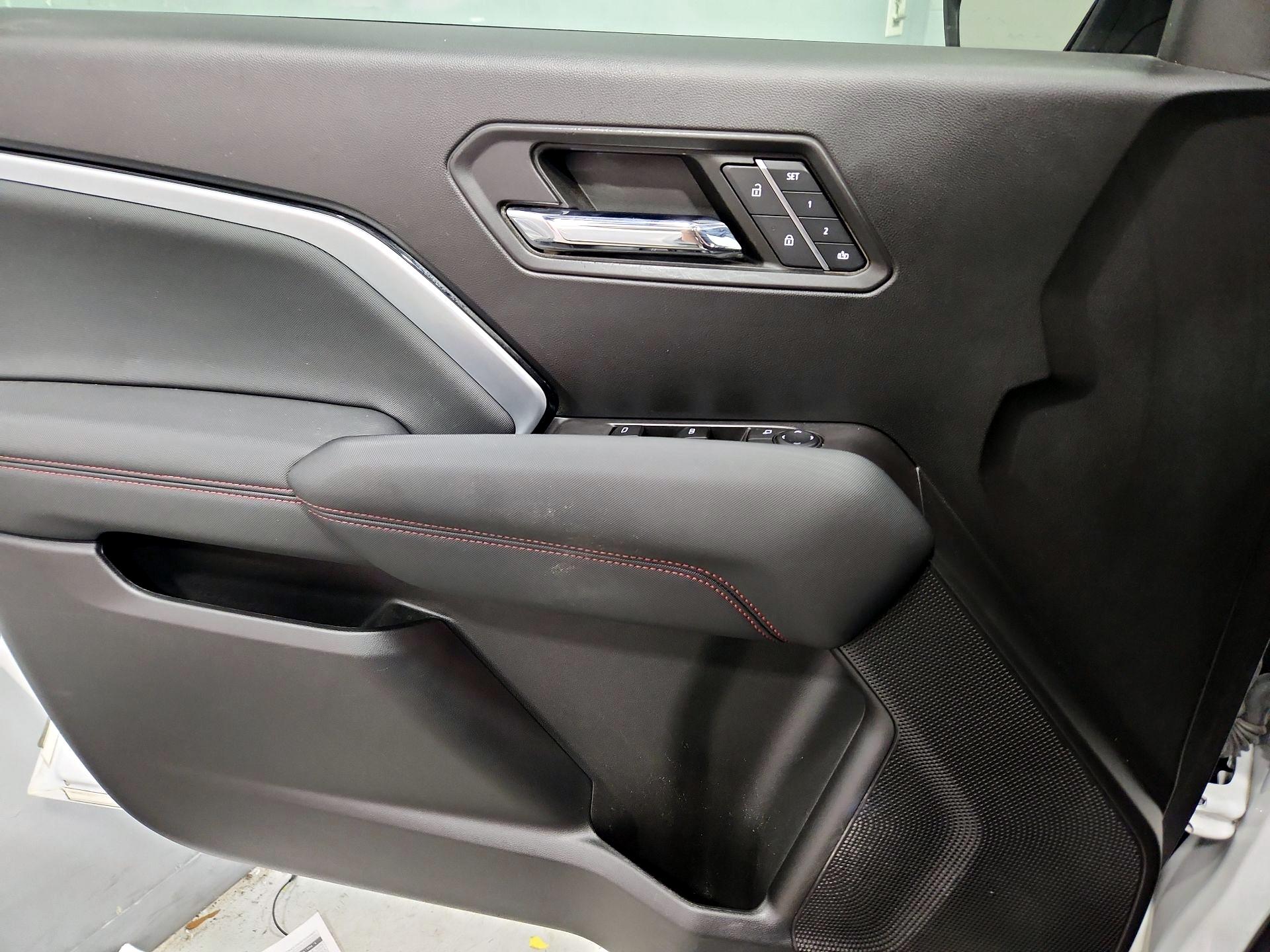 Thumbnail: 2023 Chevrolet Colorado - 12