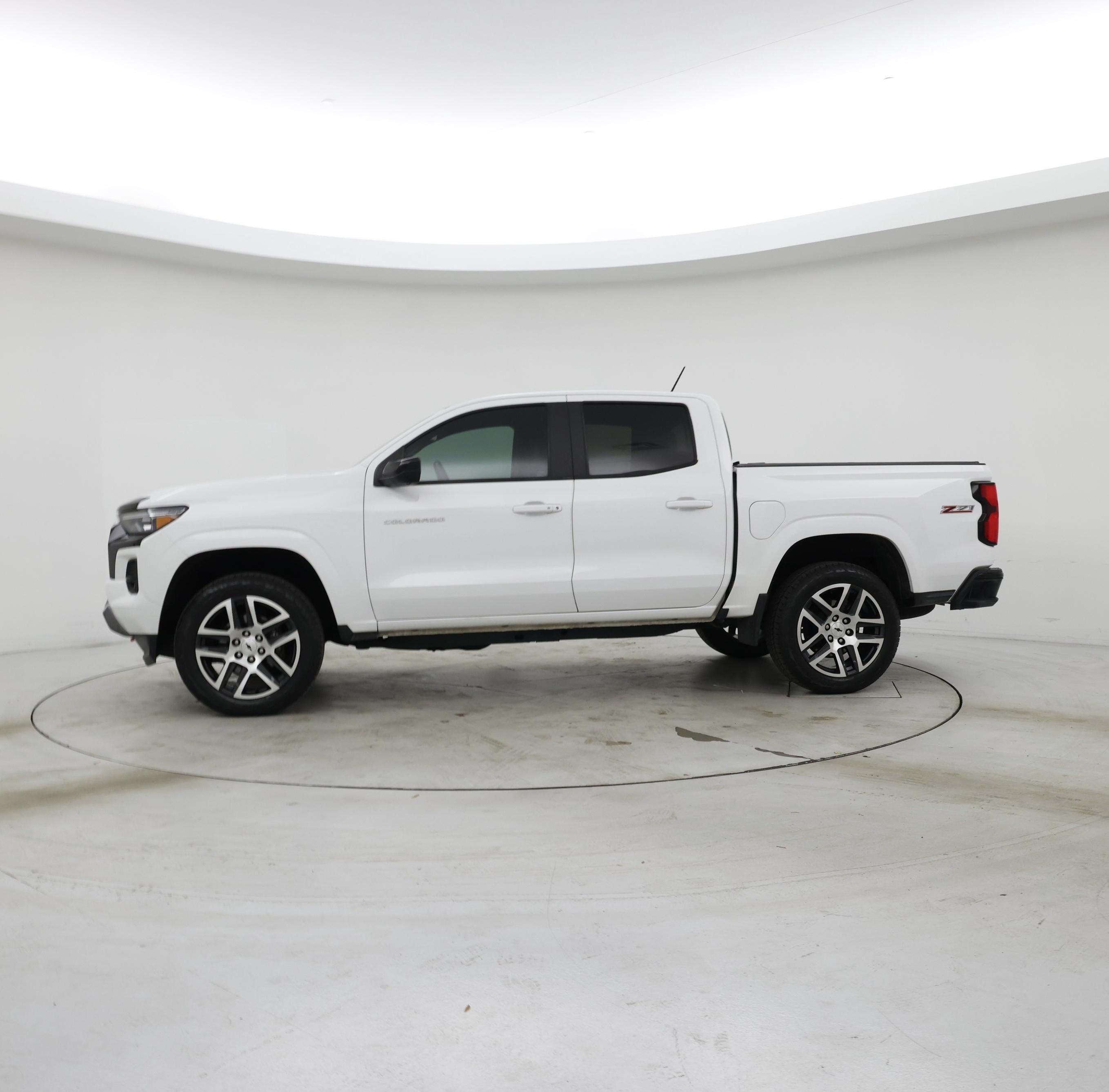 Thumbnail: 2023 Chevrolet Colorado - 3